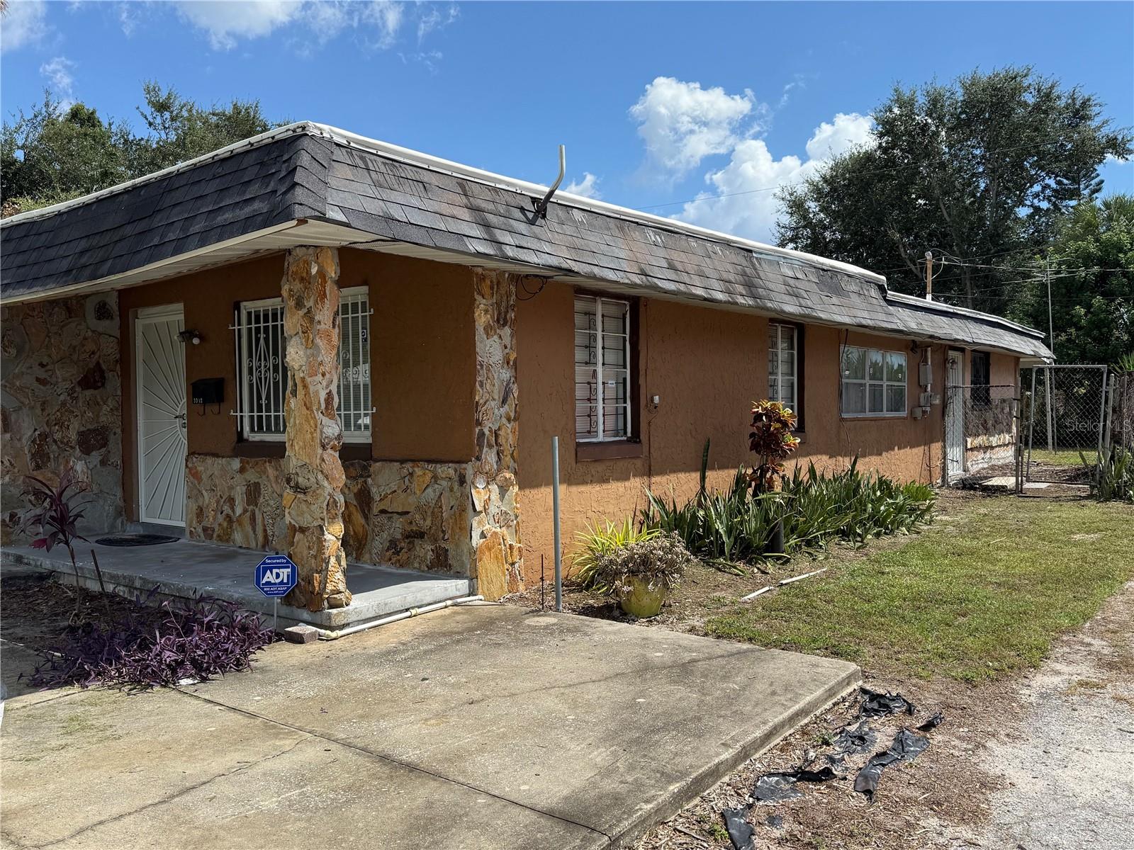 Image 2 of 3 For 3310 16th Avenue S