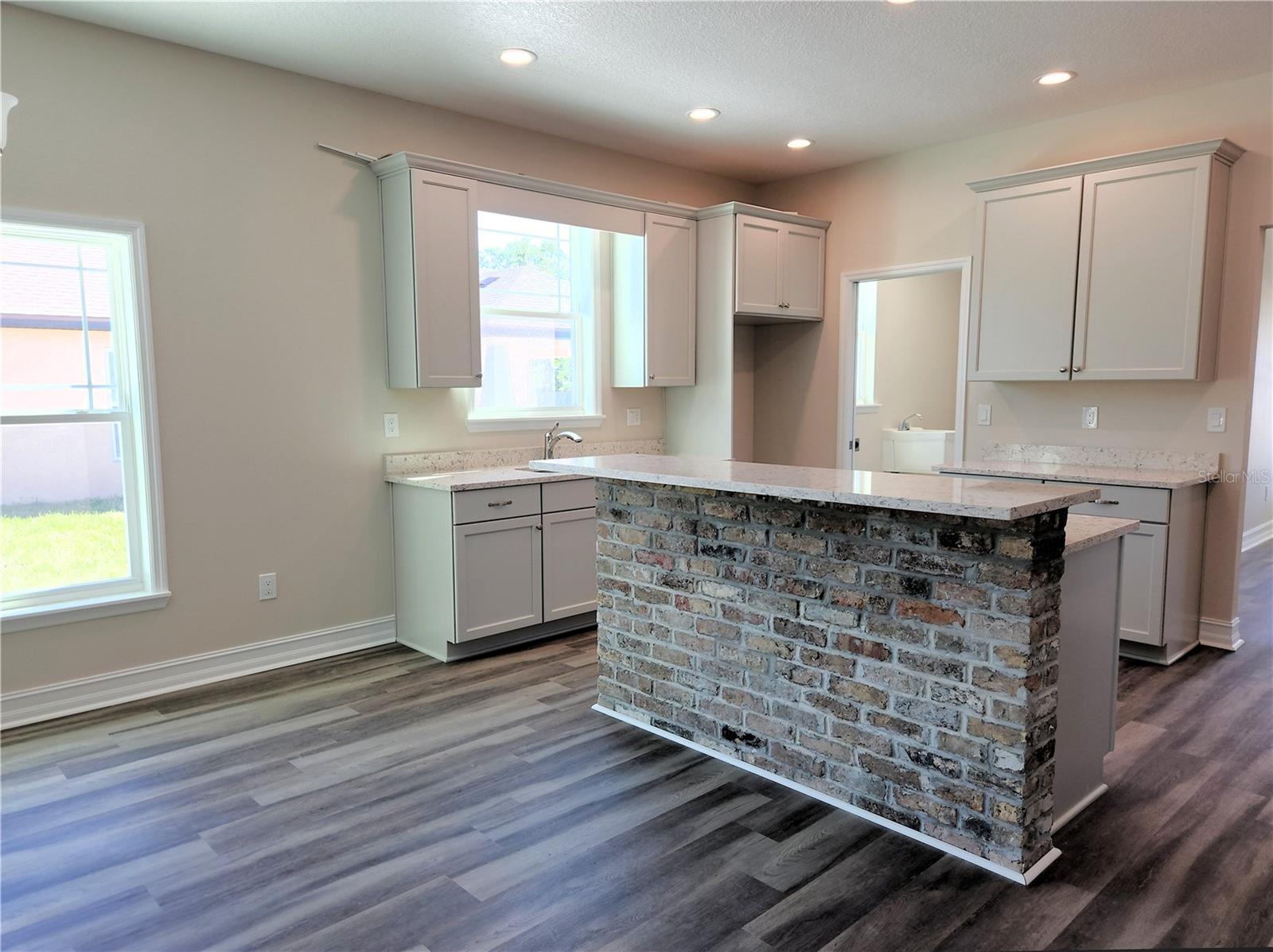 Image 15 of 31 For 416 Shannon Estates Court