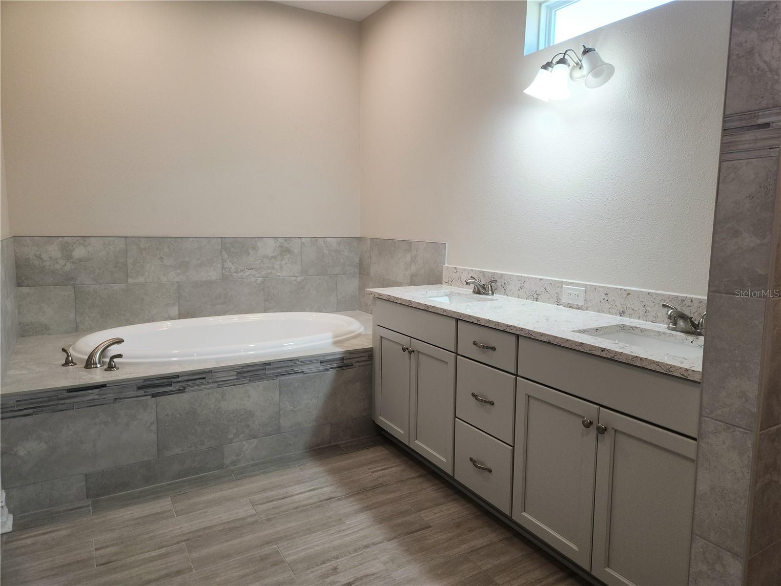 Image 23 of 31 For 416 Shannon Estates Court