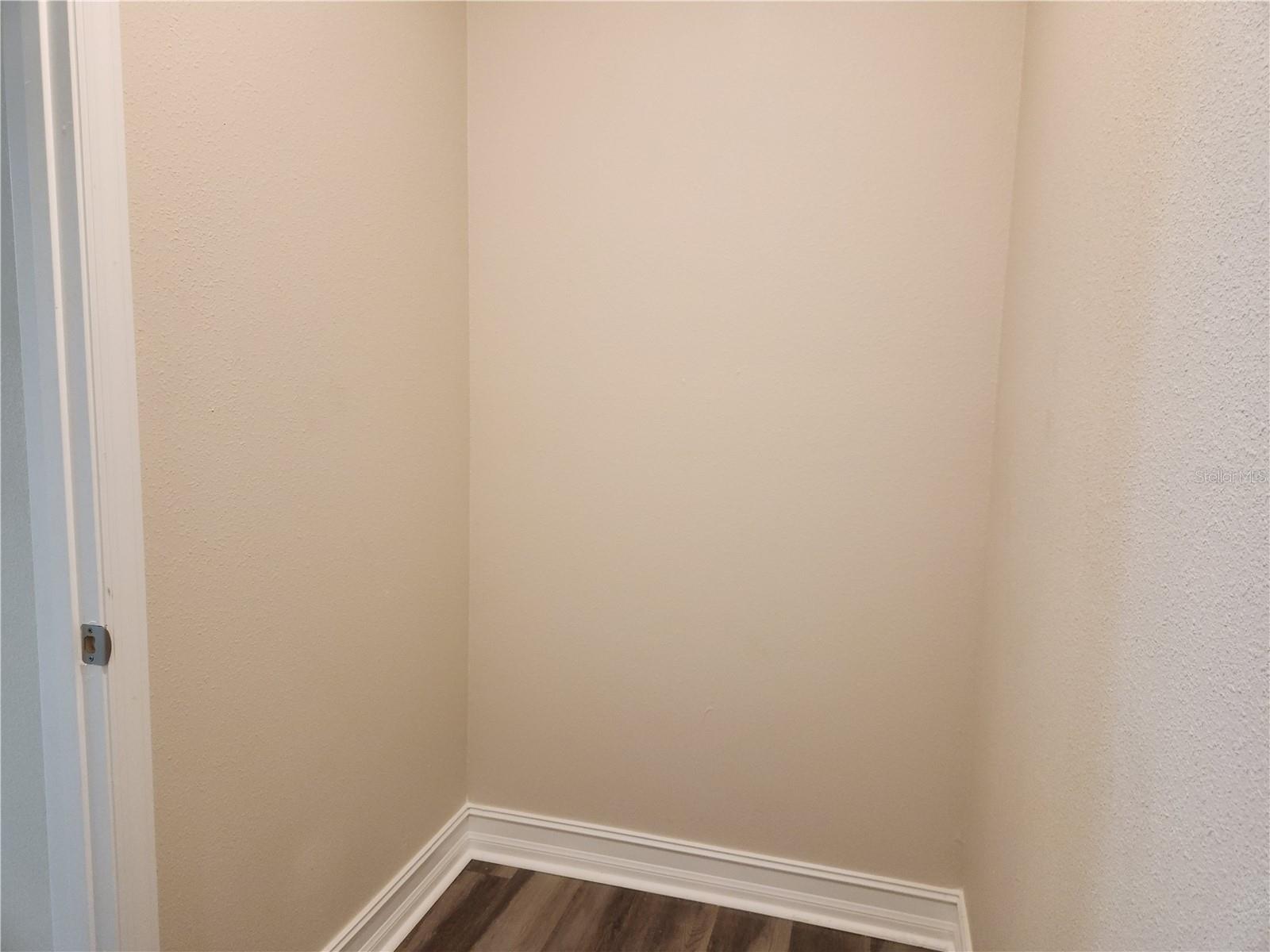 Image 24 of 31 For 416 Shannon Estates Court