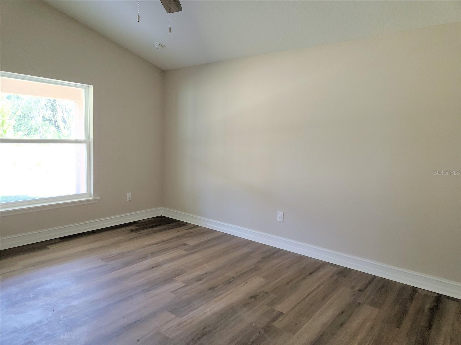 Image 10 of 17 For 418 Shannon Estates Court