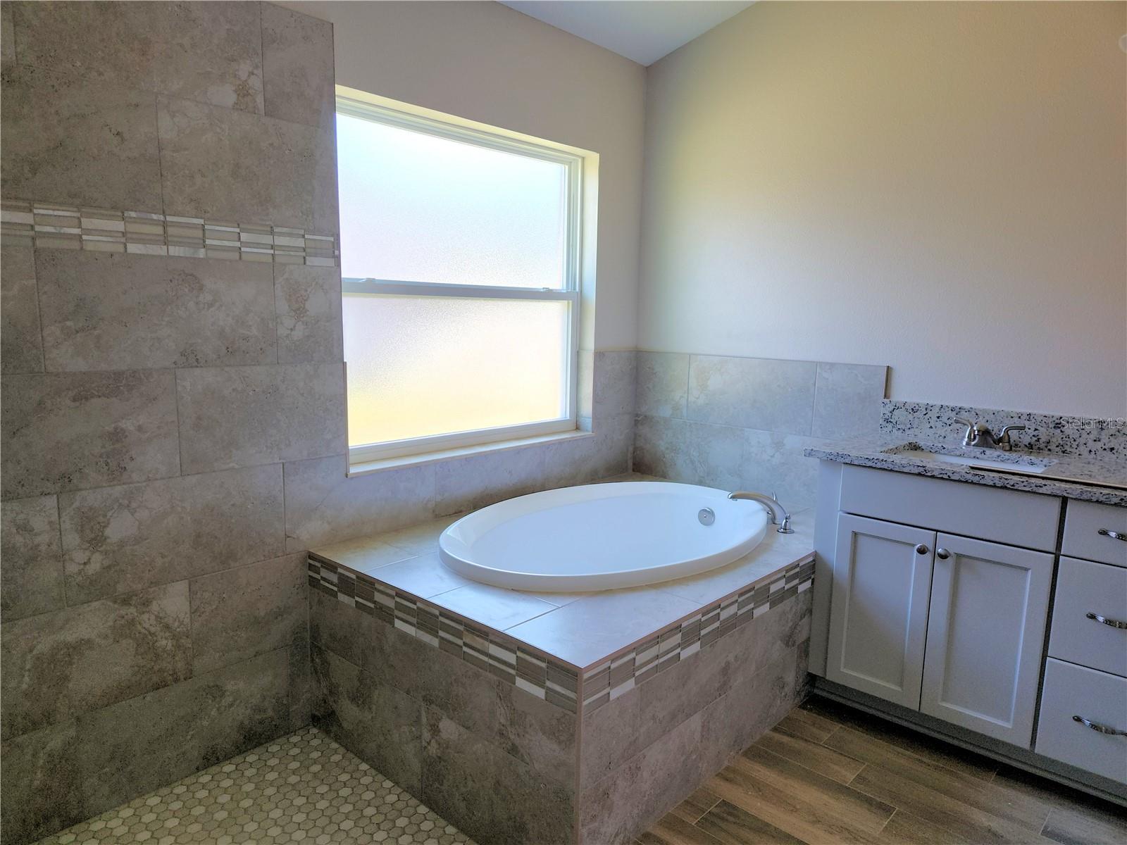 Image 12 of 17 For 418 Shannon Estates Court