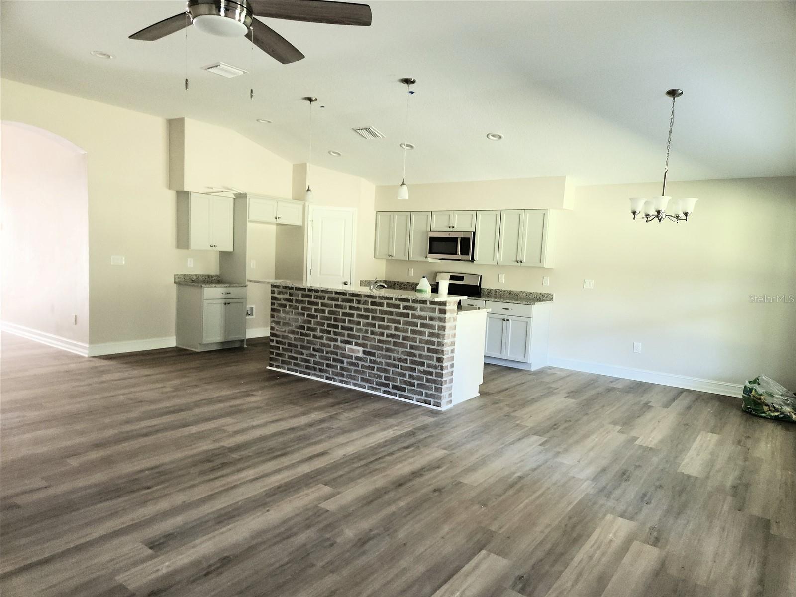 Image 6 of 17 For 418 Shannon Estates Court