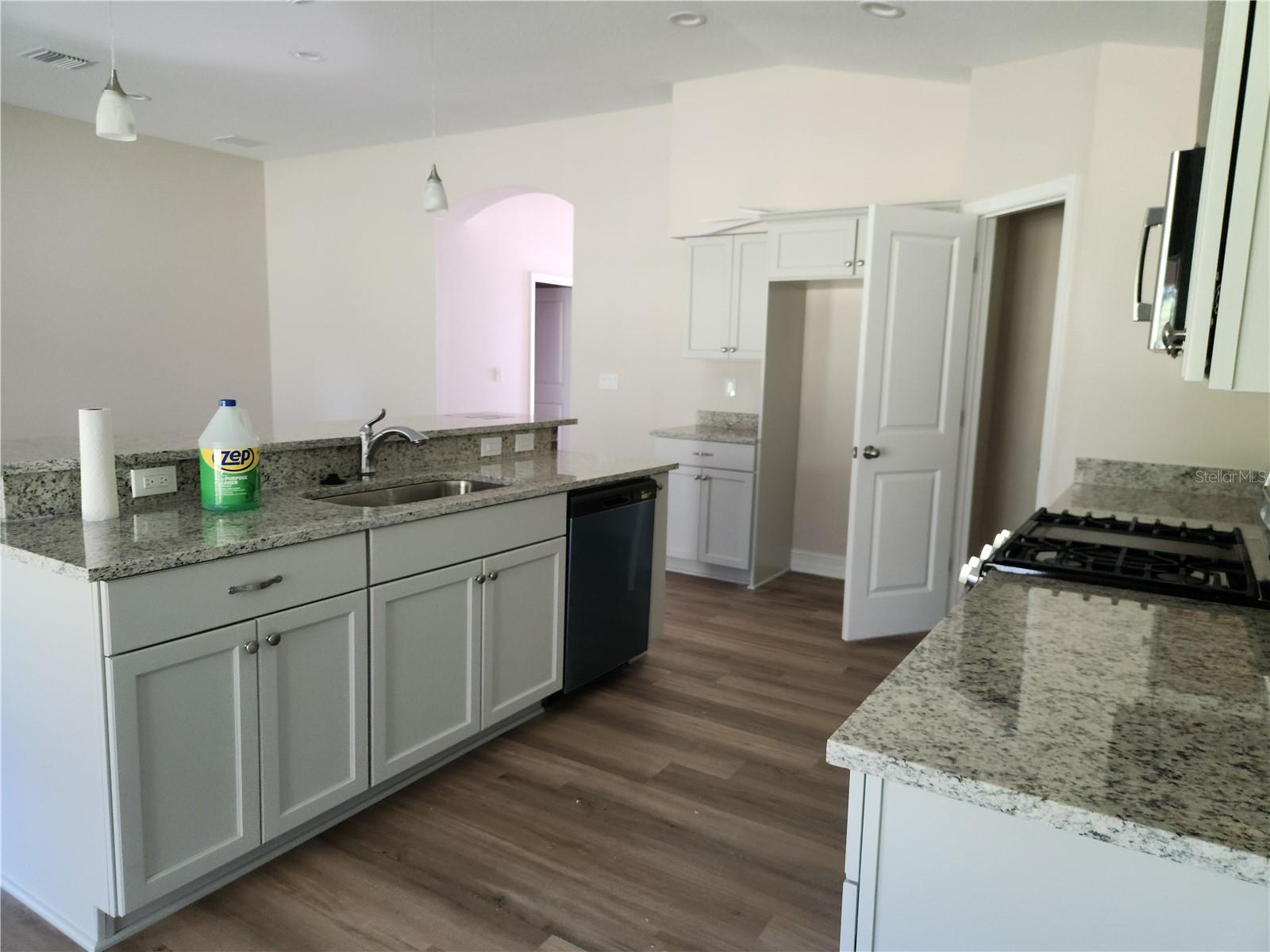 Image 8 of 17 For 418 Shannon Estates Court