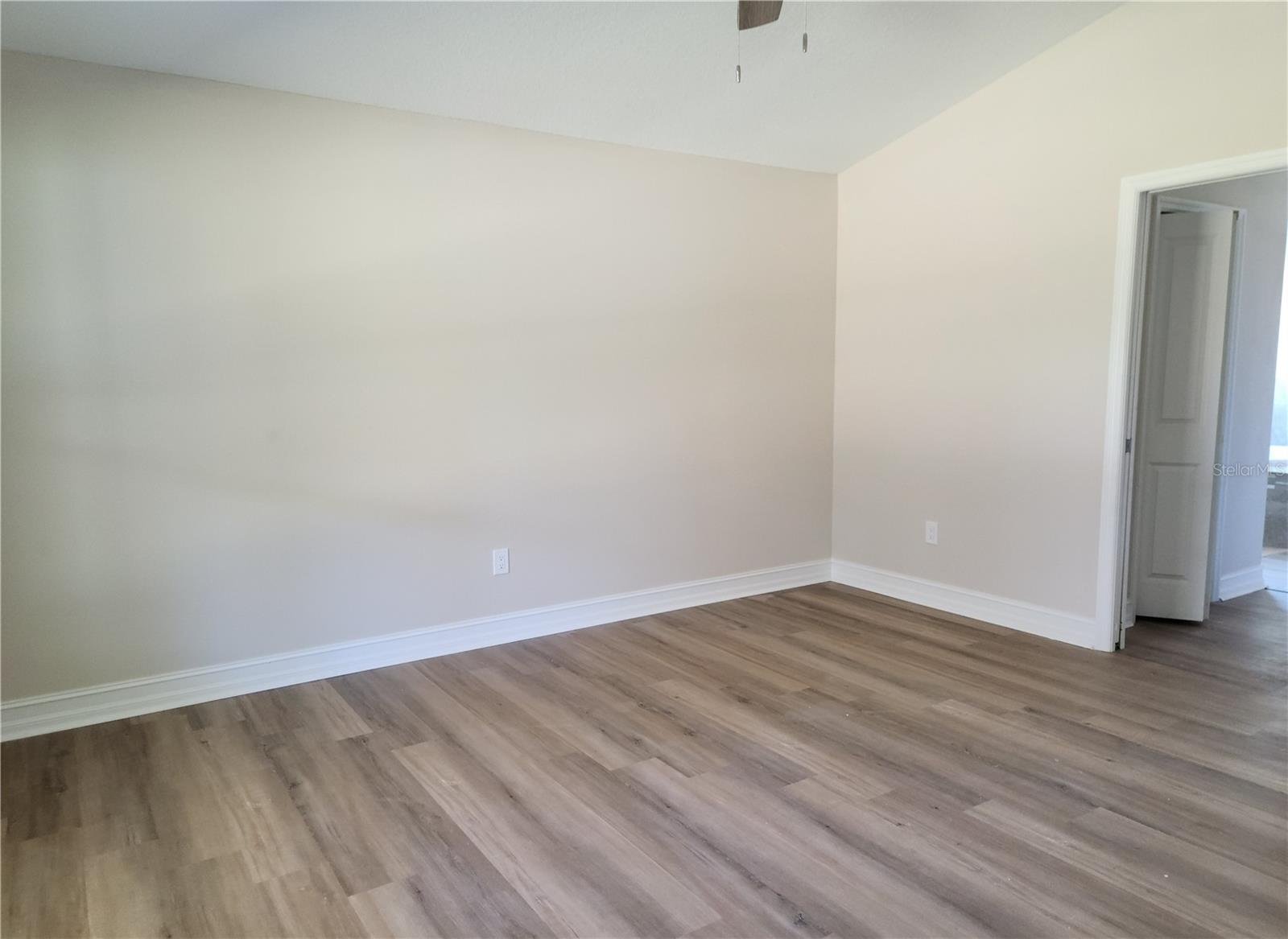 Image 9 of 17 For 418 Shannon Estates Court