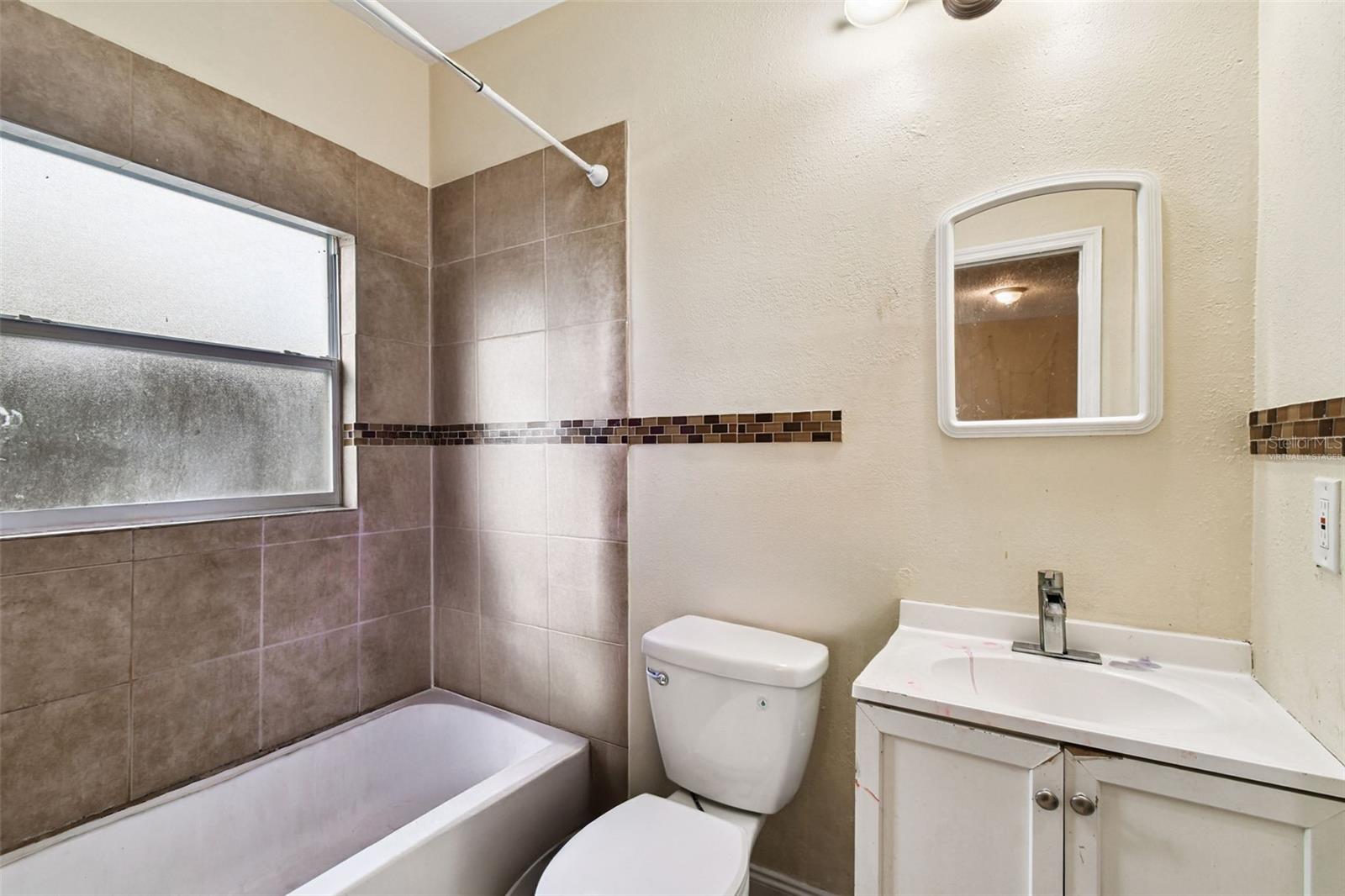 Listing photo id 8 for 3417 Lake Avenue