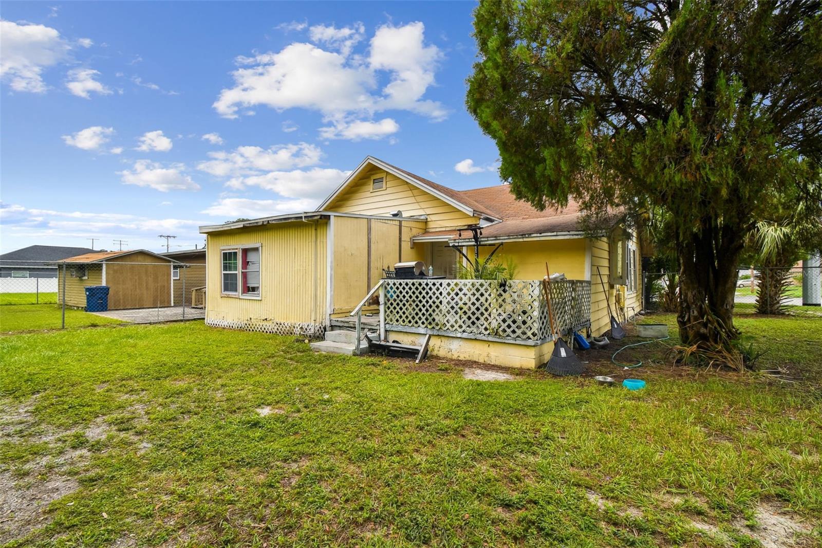 Listing photo id 11 for 3417 Lake Avenue