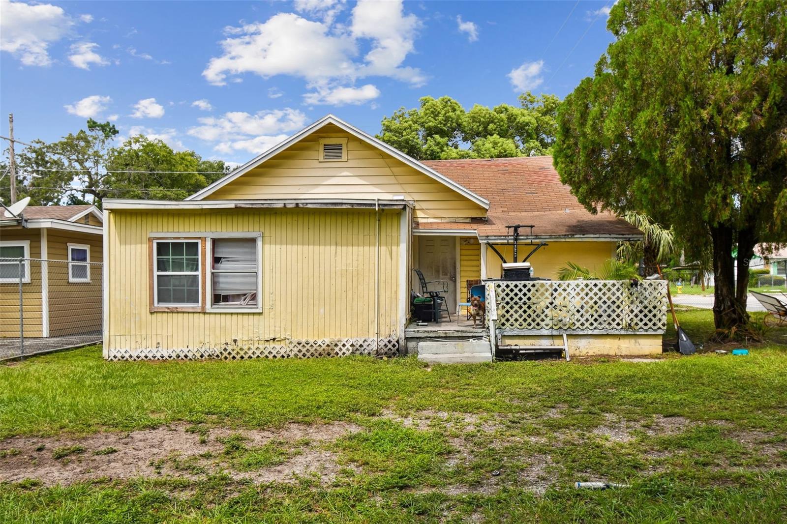 Listing photo id 12 for 3417 Lake Avenue