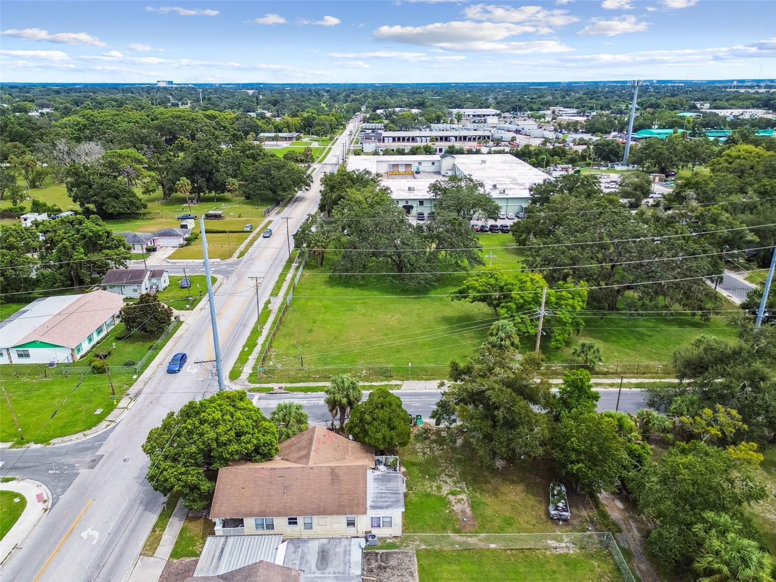 Listing photo id 16 for 3417 Lake Avenue