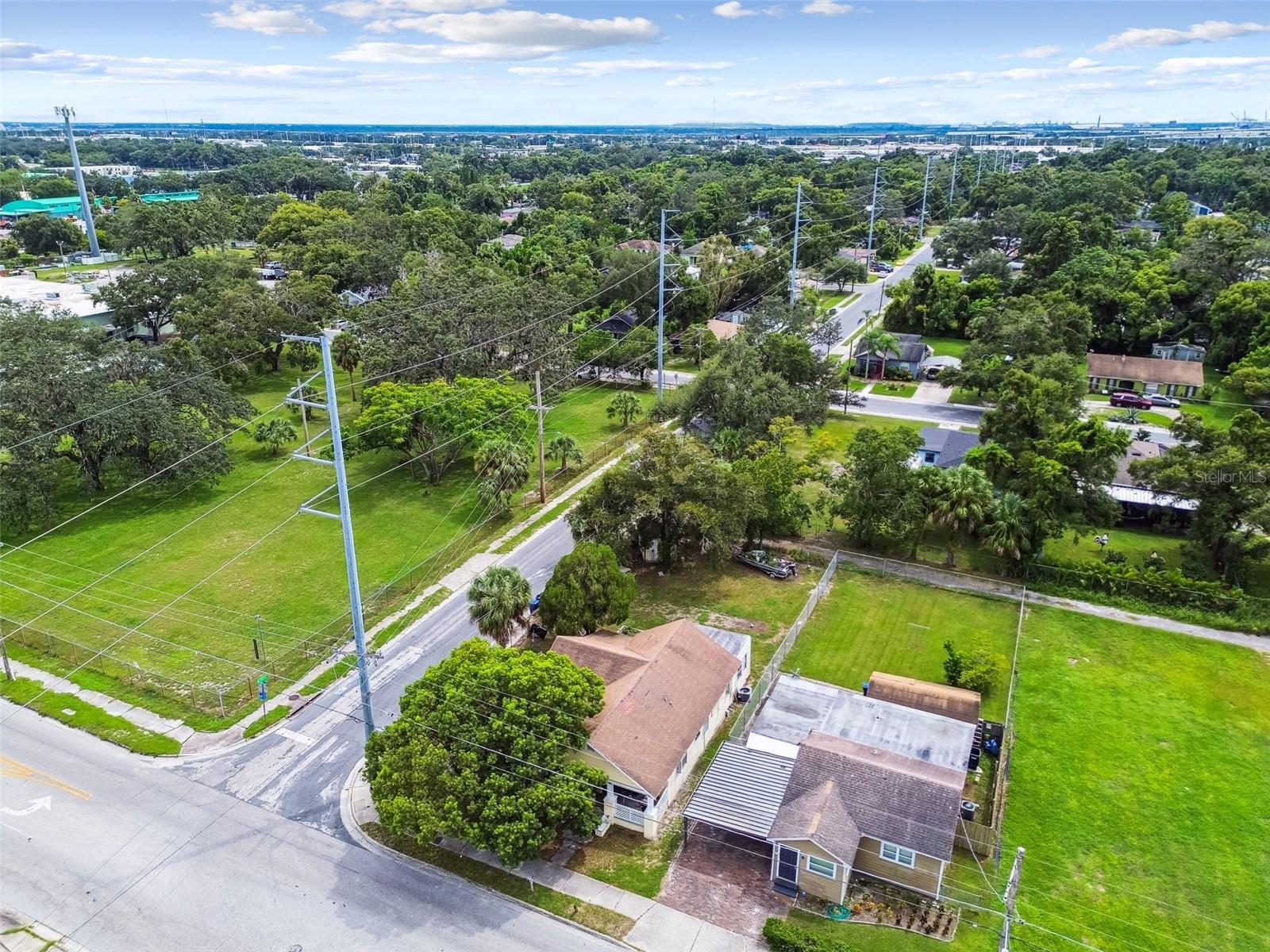 Listing photo id 17 for 3417 Lake Avenue