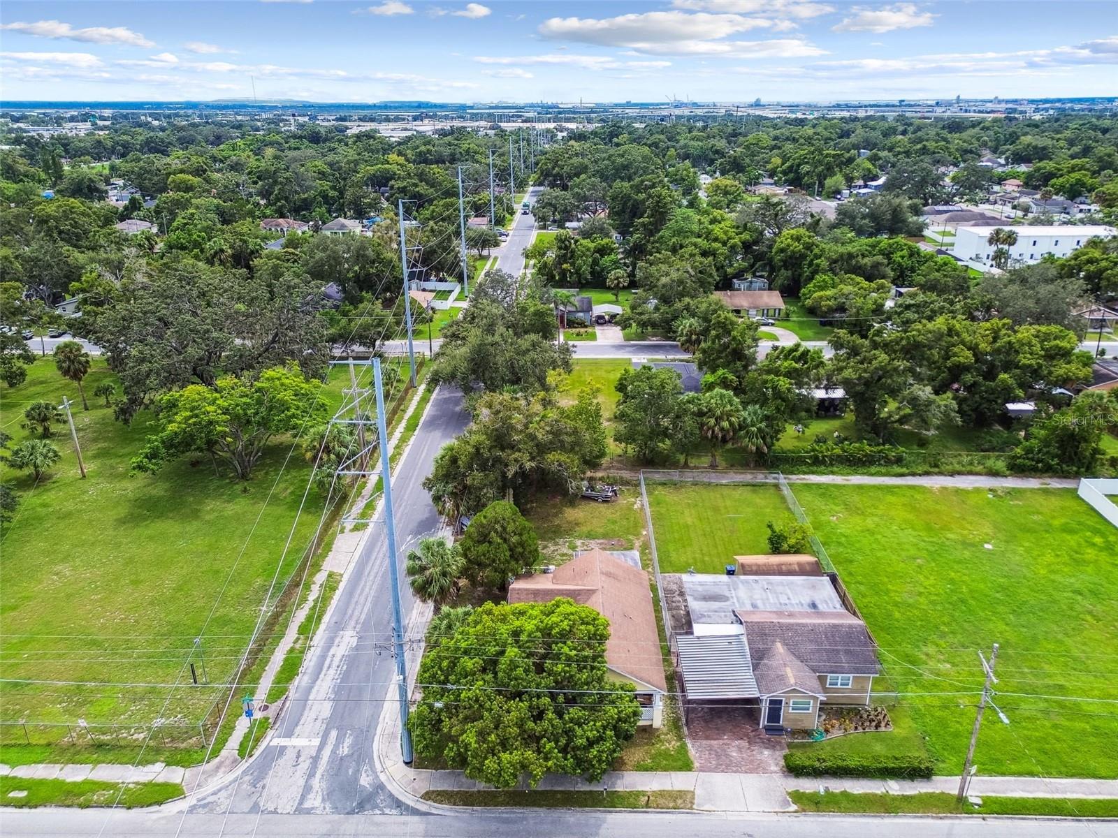 Listing photo id 18 for 3417 Lake Avenue