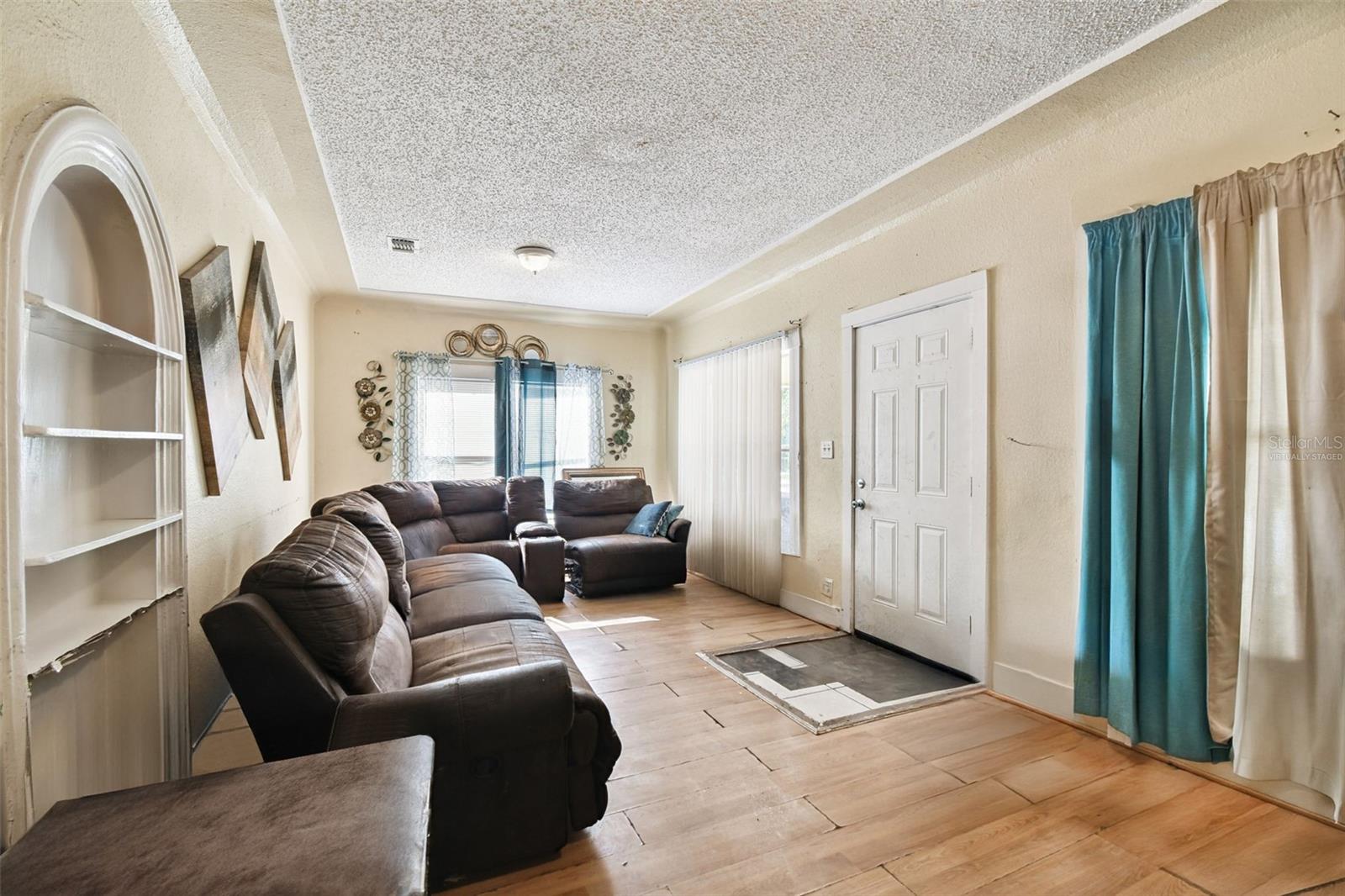 Listing photo id 4 for 3417 Lake Avenue