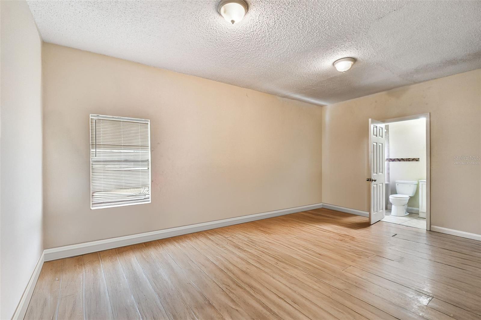 Listing photo id 7 for 3417 Lake Avenue