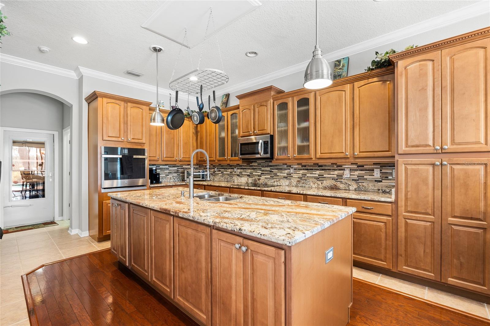 Listing photo id 13 for 11532 Manistique Way