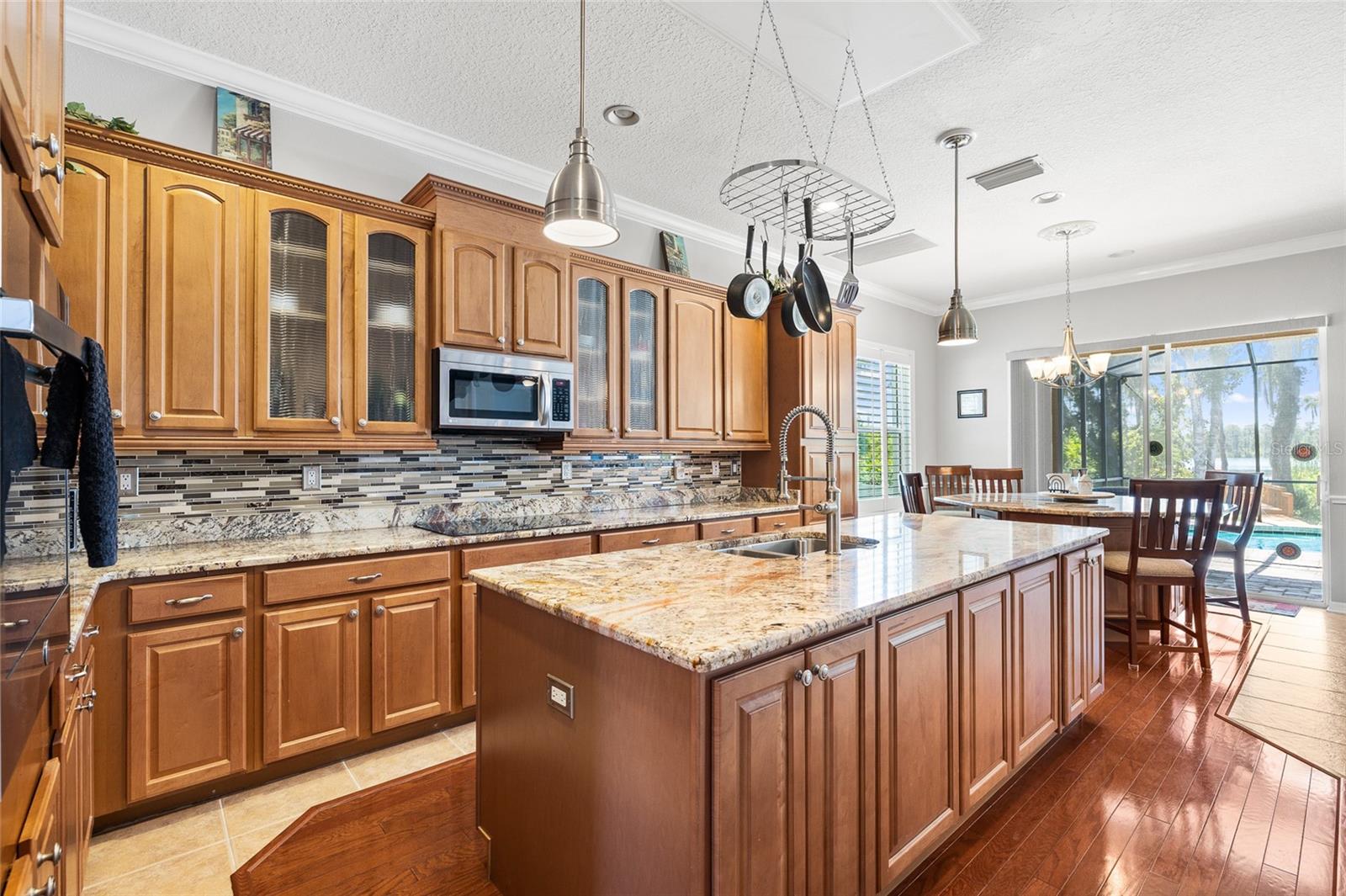 Listing photo id 15 for 11532 Manistique Way