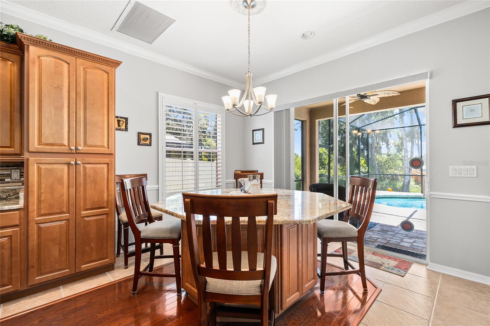 Listing photo id 16 for 11532 Manistique Way