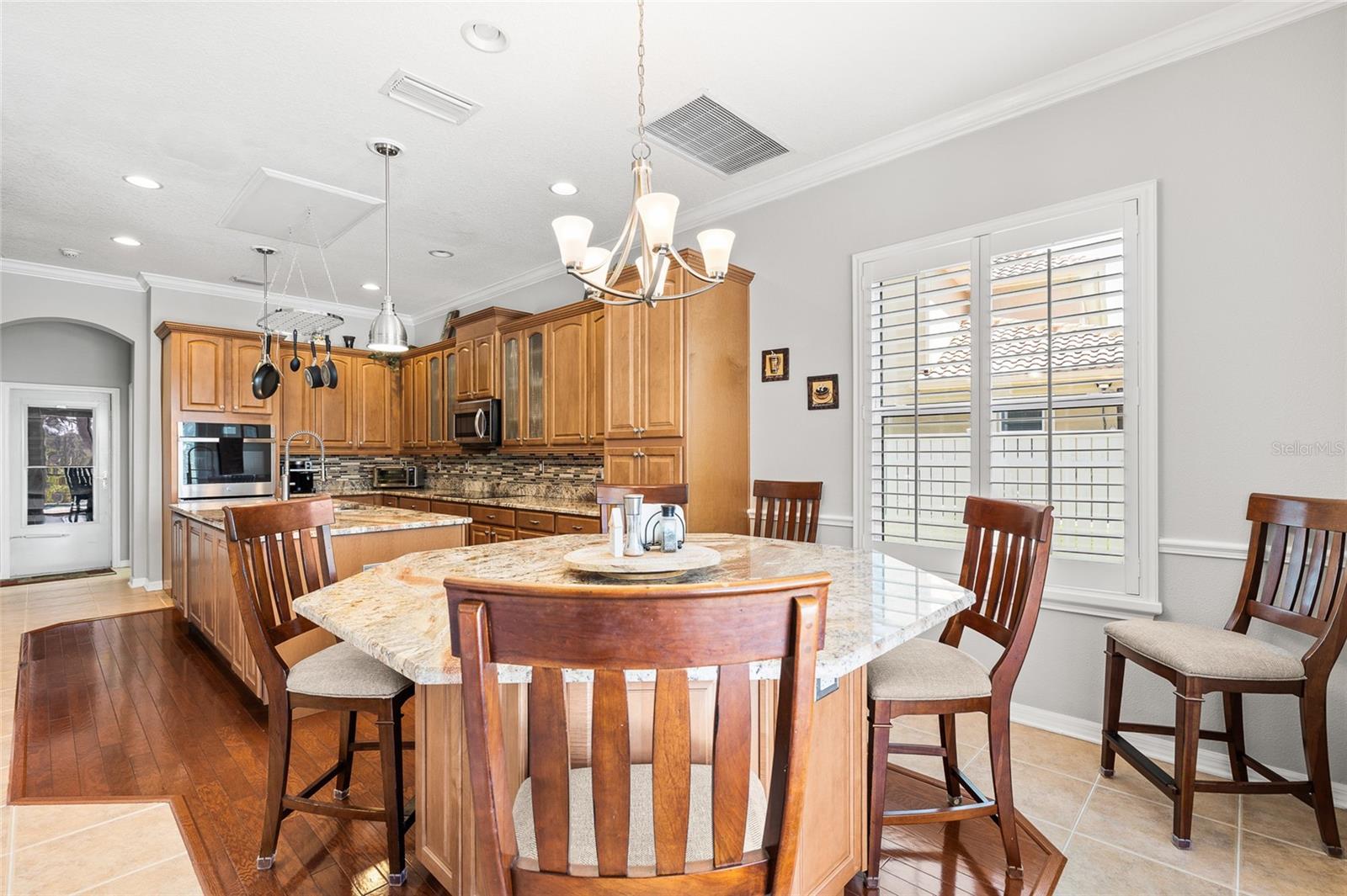 Listing photo id 17 for 11532 Manistique Way