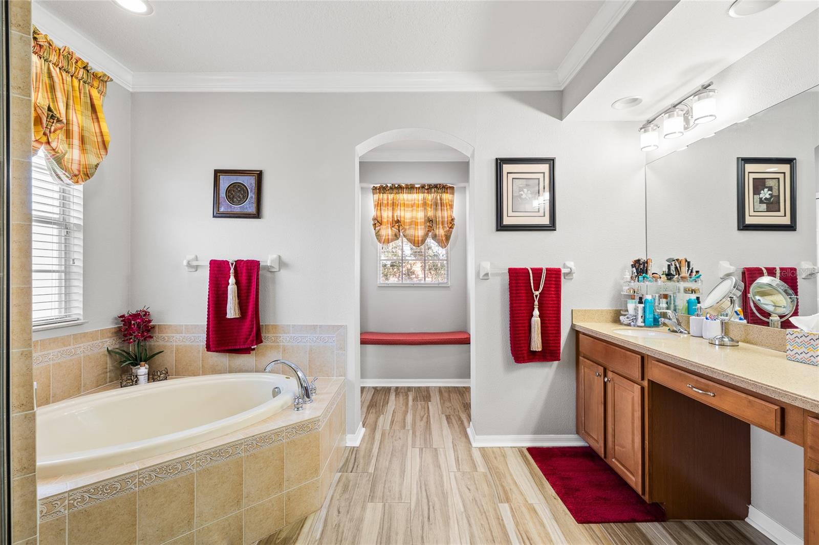 Listing photo id 23 for 11532 Manistique Way