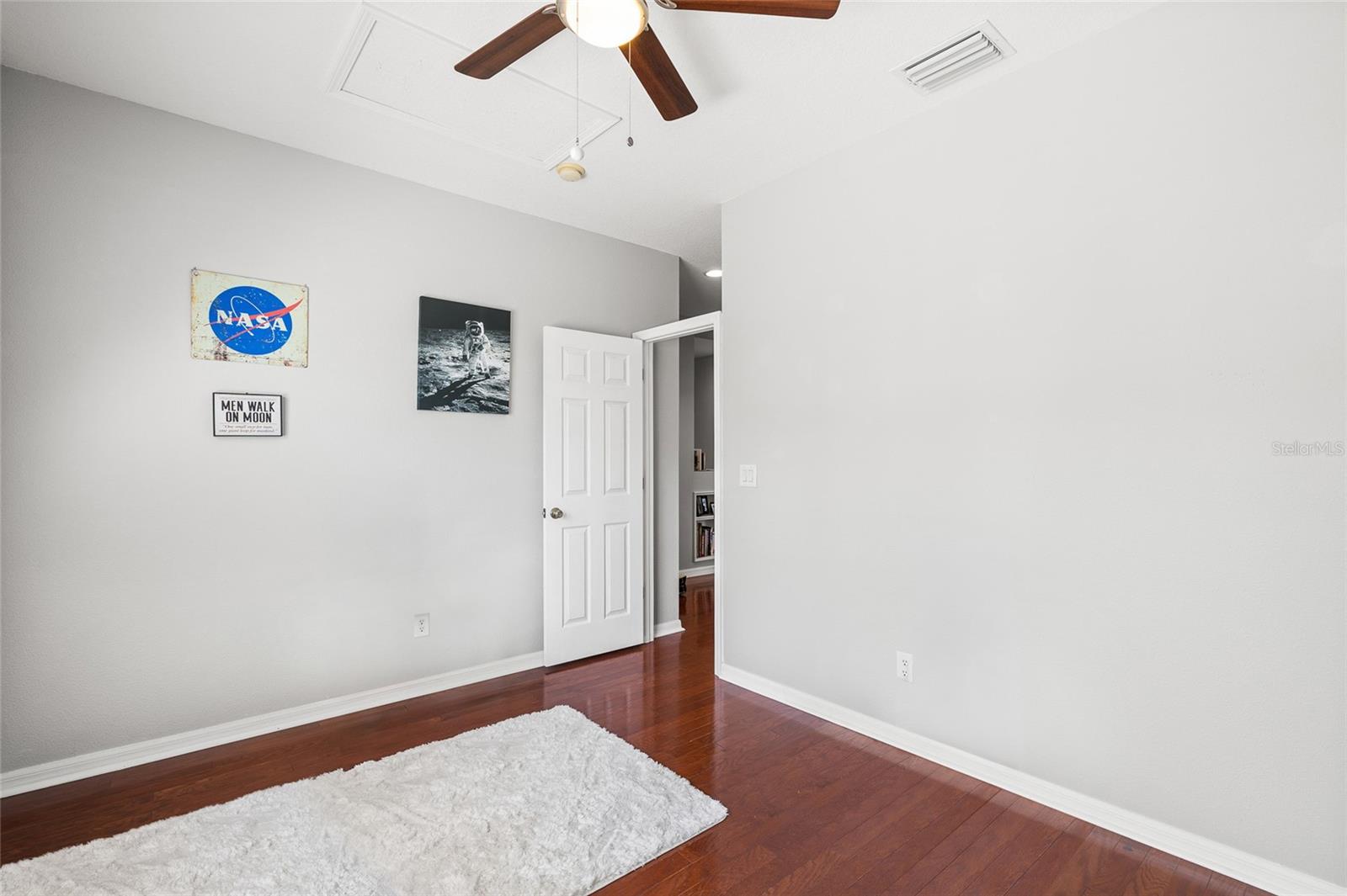 Listing photo id 42 for 11532 Manistique Way