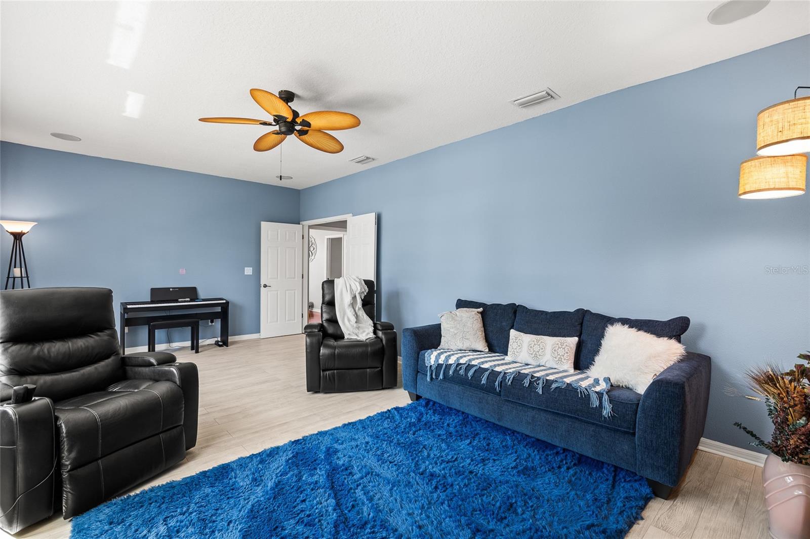 Listing photo id 45 for 11532 Manistique Way