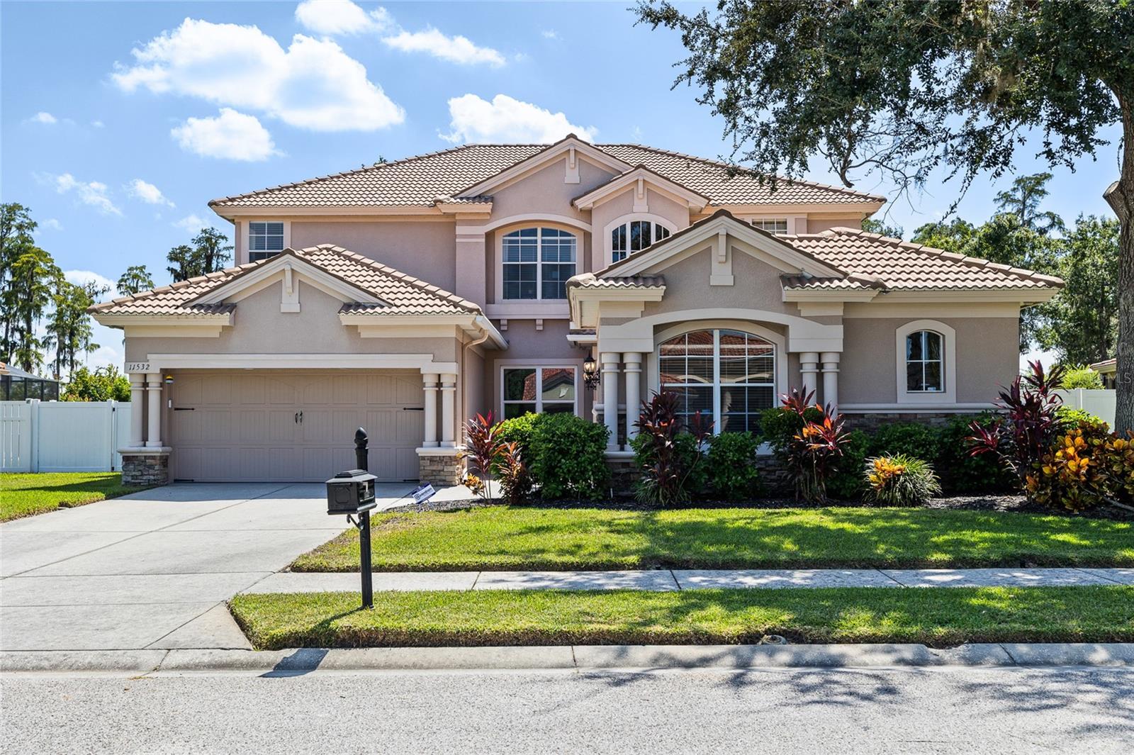 Listing photo id 3 for 11532 Manistique Way