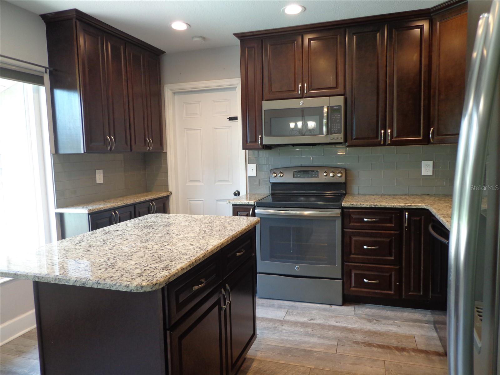 Image 9 of 20 For 3813 Orangepointe Rd