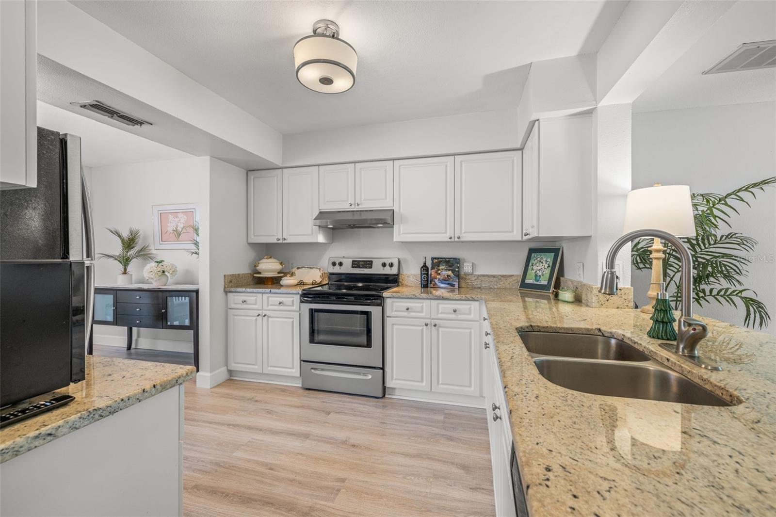 Image 10 of 39 For 14044 Notreville Way