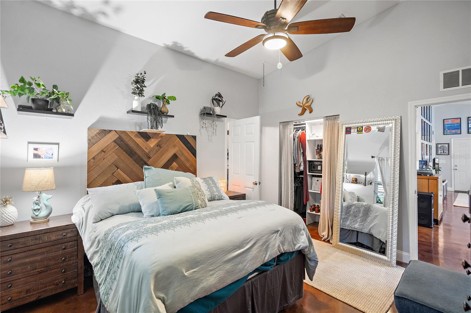 Image 10 of 25 For 275 14th St N