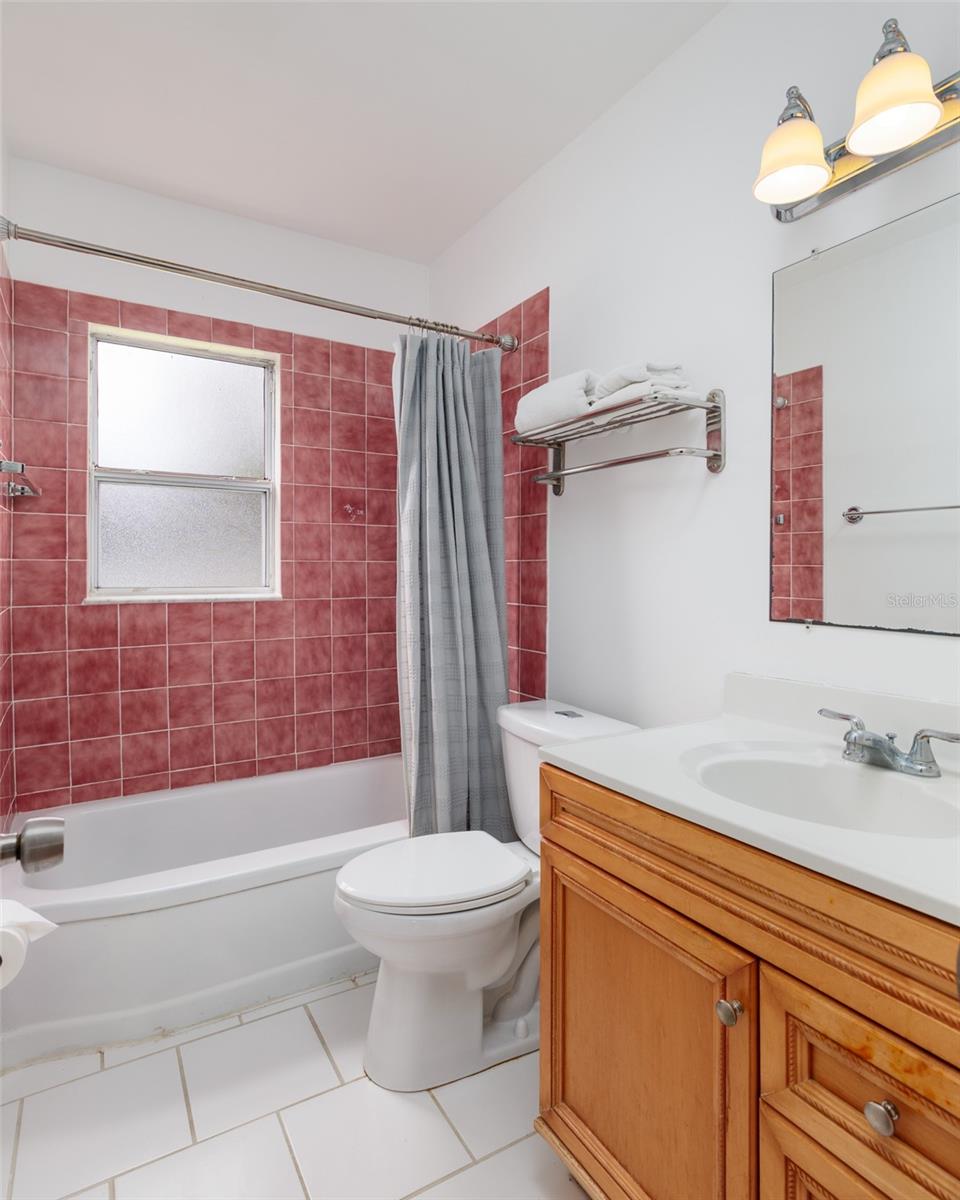 Image 17 of 36 For 1044 46th Avenue N