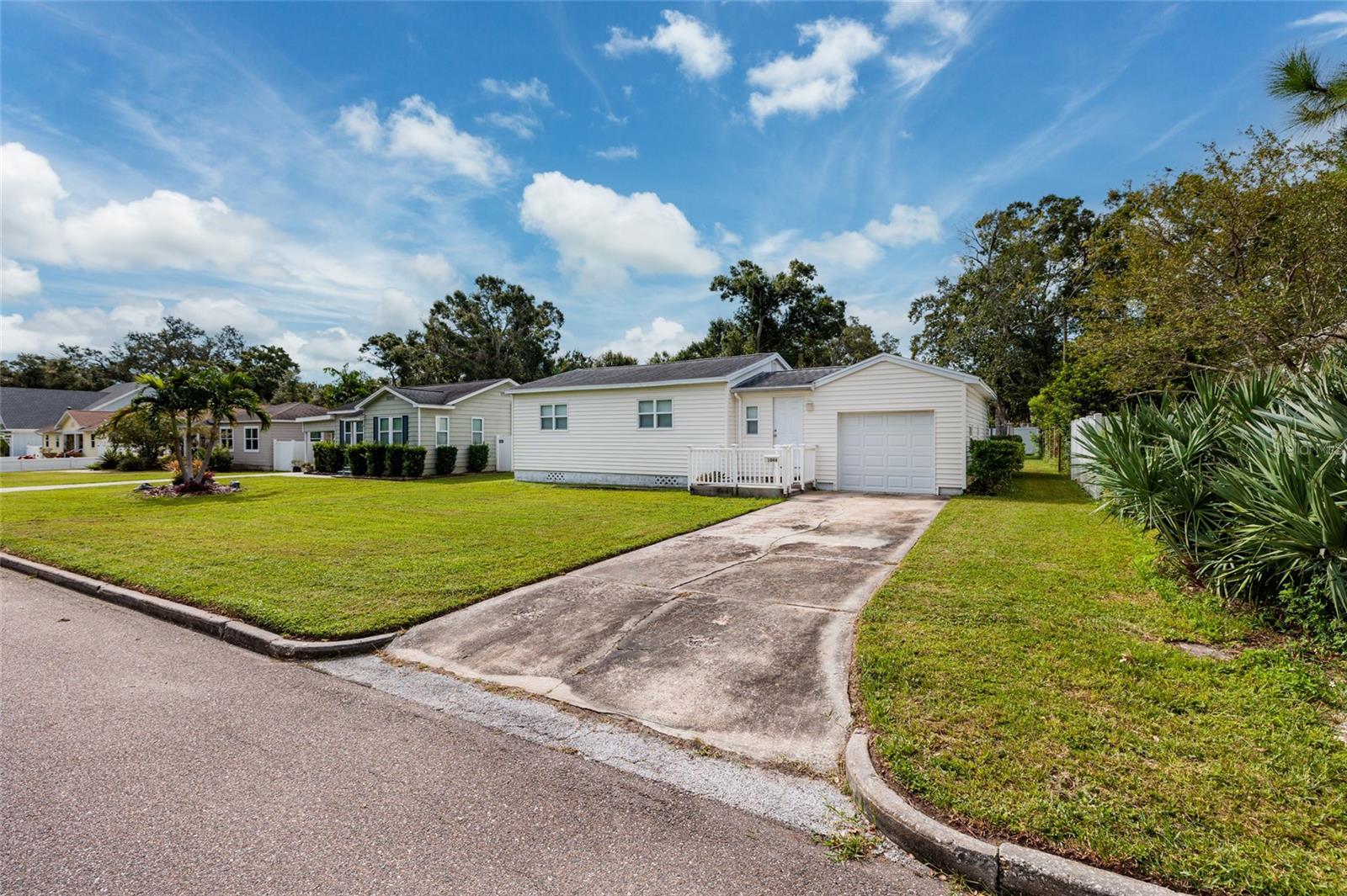 Image 2 of 36 For 1044 46th Avenue N