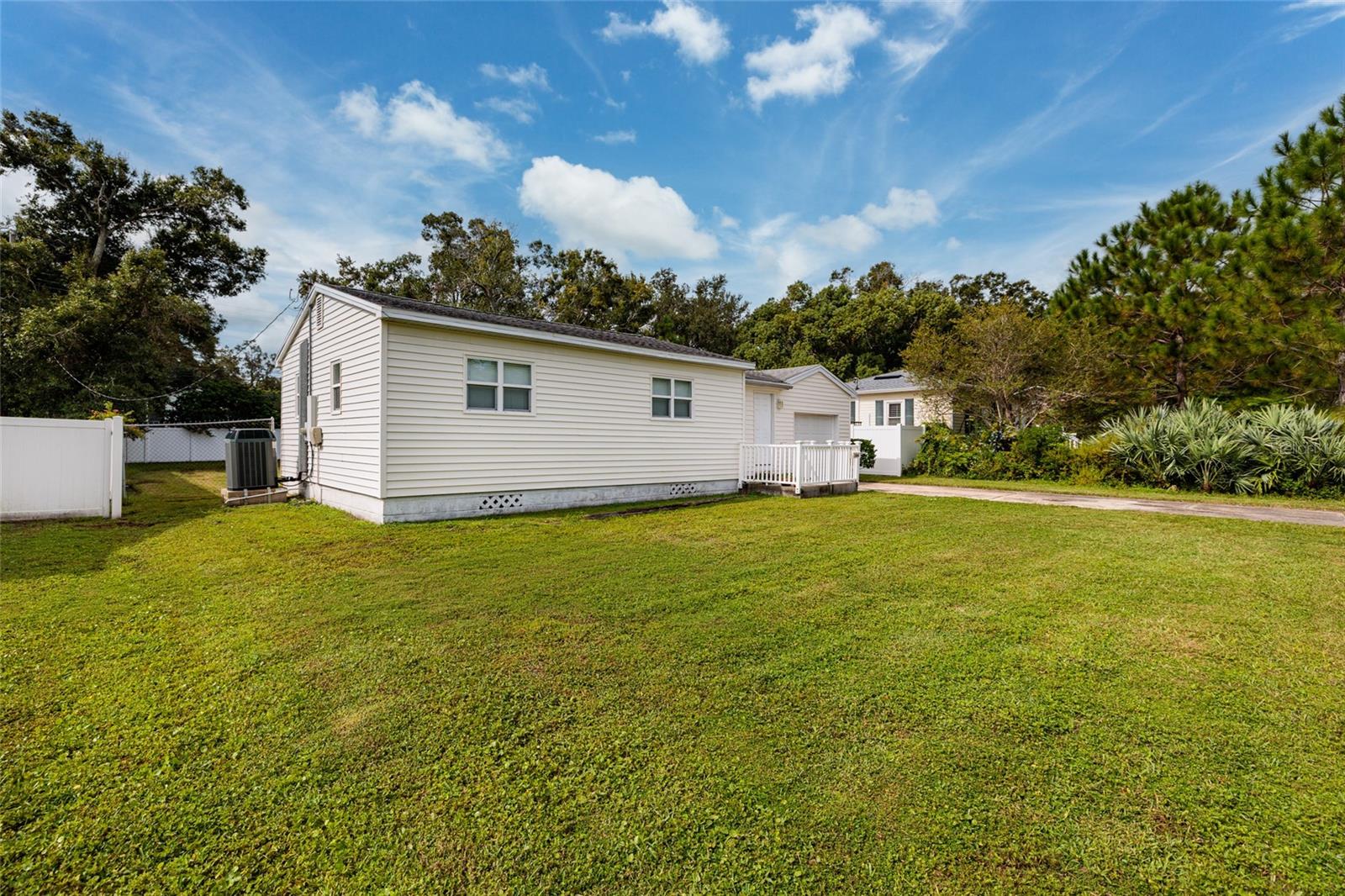 Image 4 of 36 For 1044 46th Avenue N