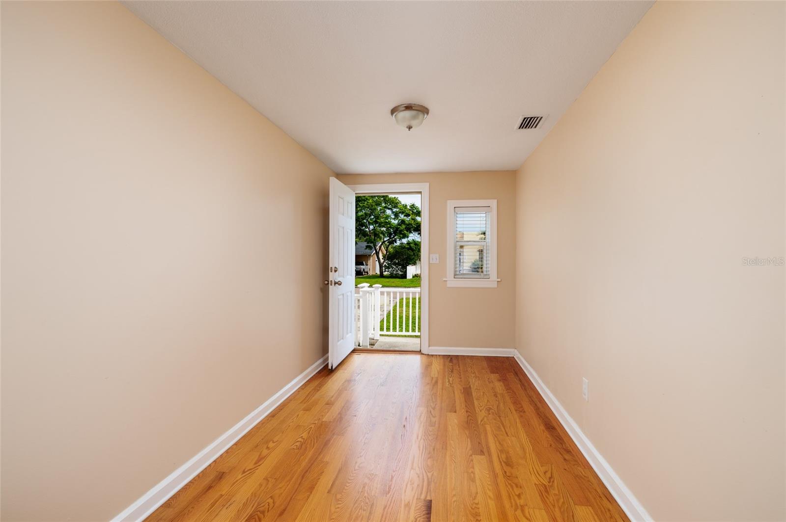 Image 8 of 36 For 1044 46th Avenue N