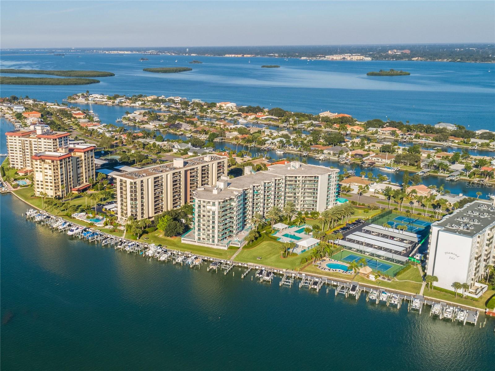 Image 16 of 63 For 670 Island Way 501