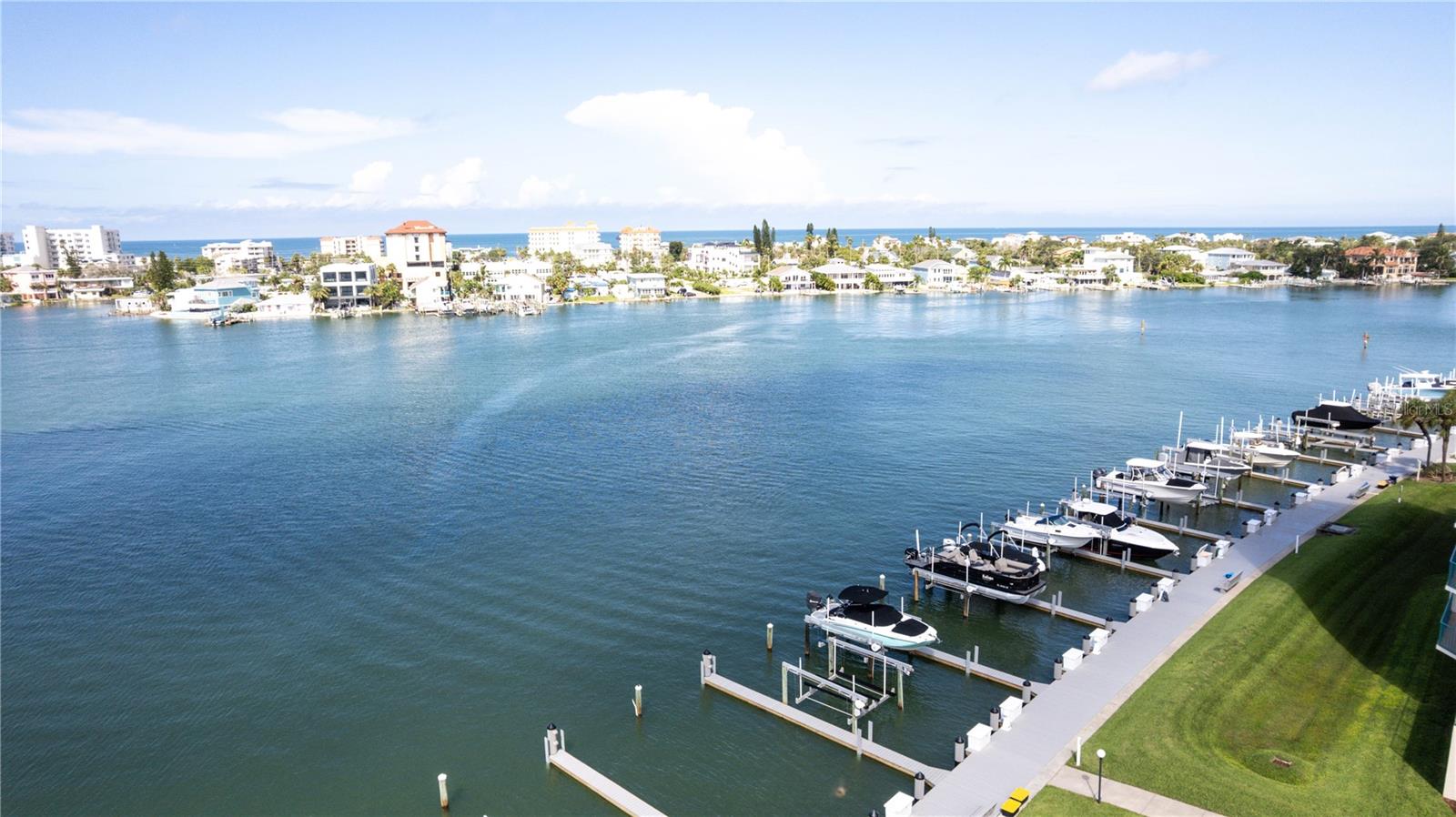 Image 18 of 63 For 670 Island Way 501