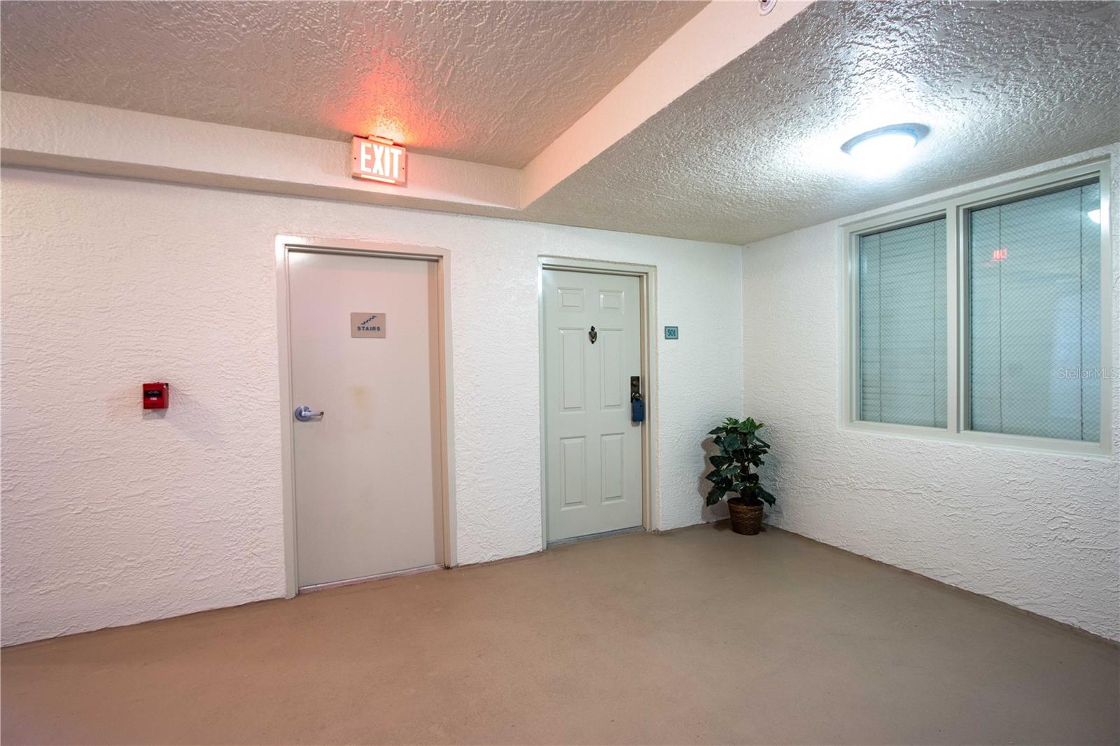 Image 24 of 63 For 670 Island Way 501