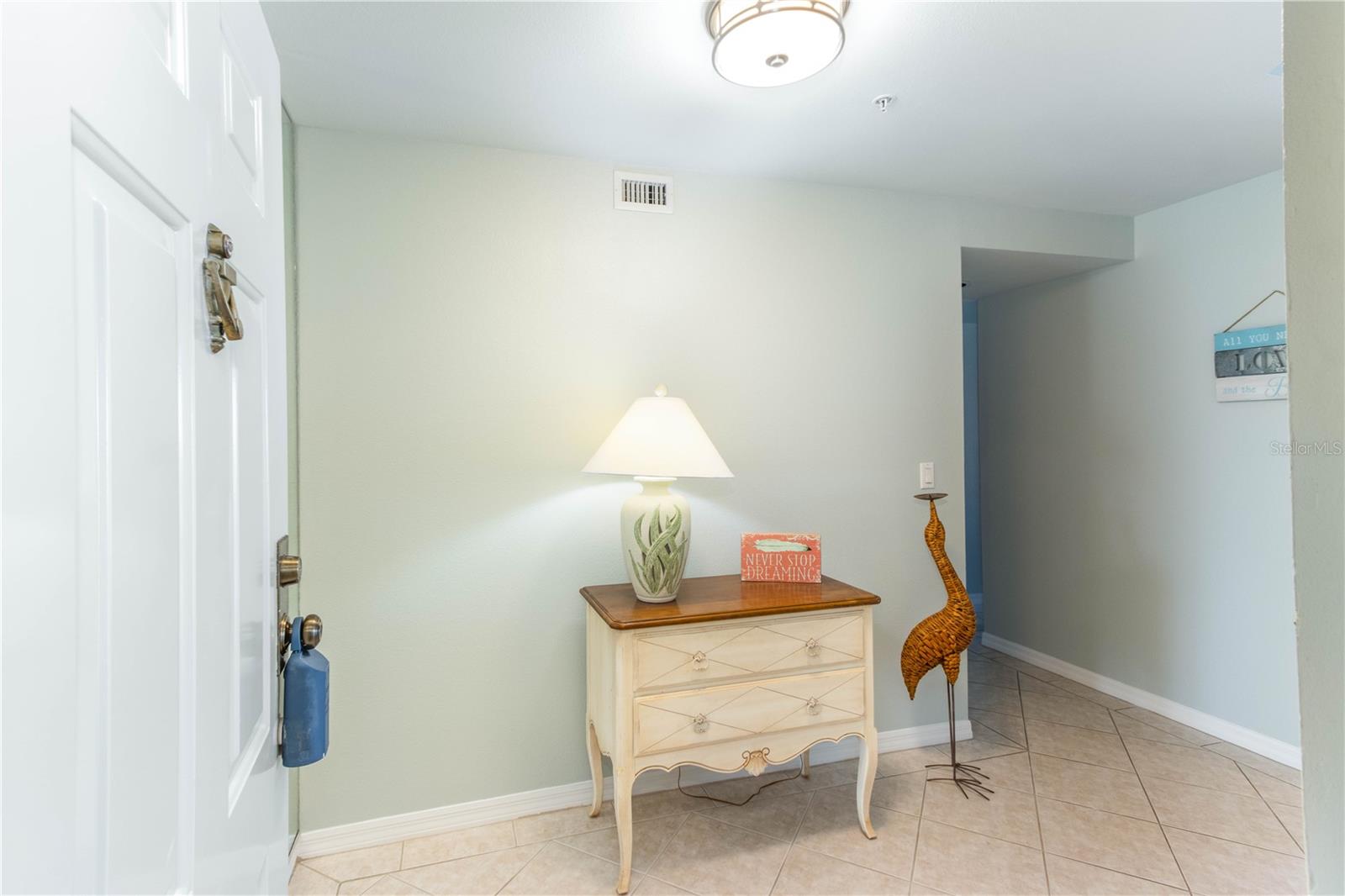 Image 25 of 63 For 670 Island Way 501