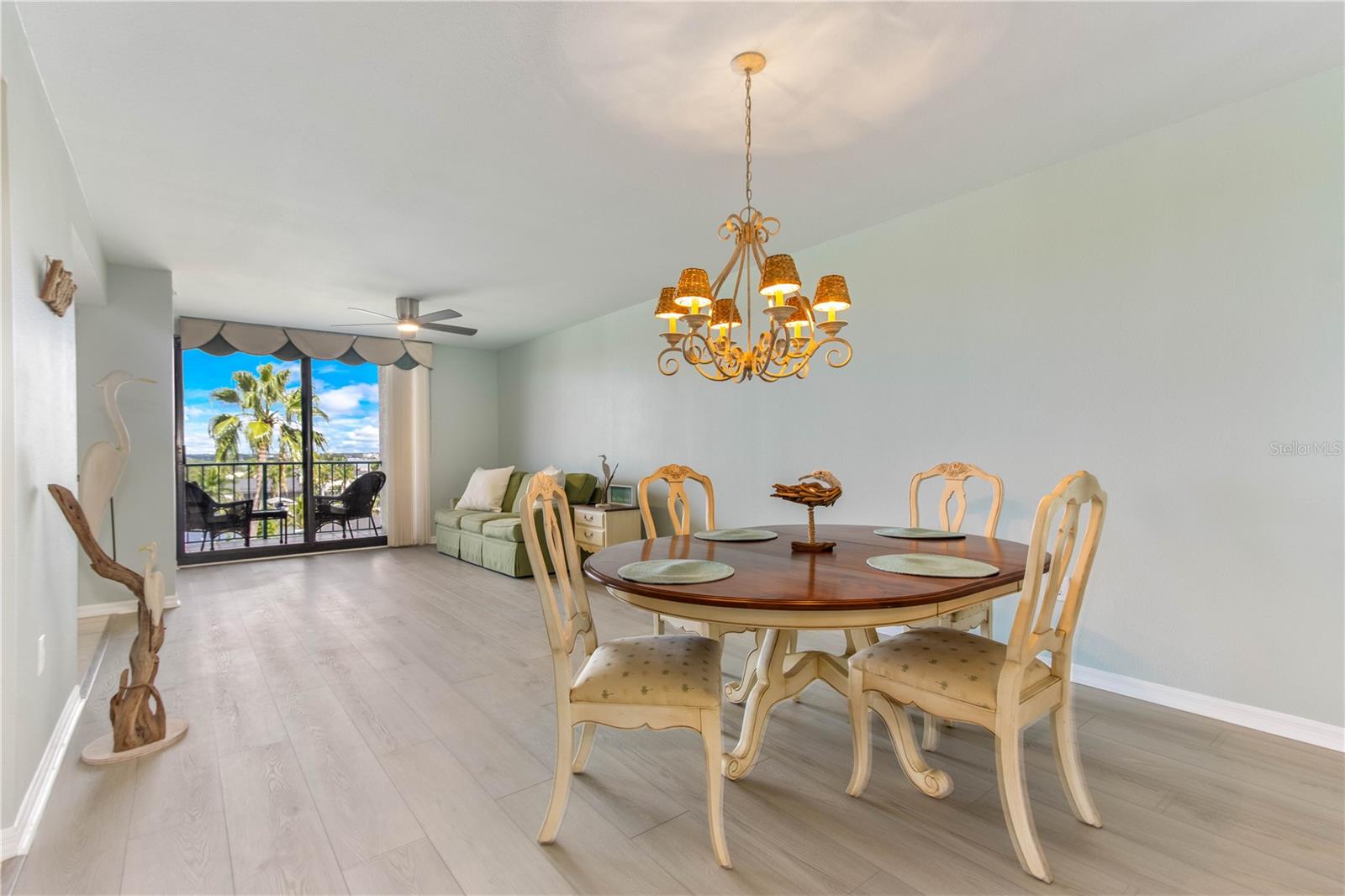 Image 26 of 63 For 670 Island Way 501