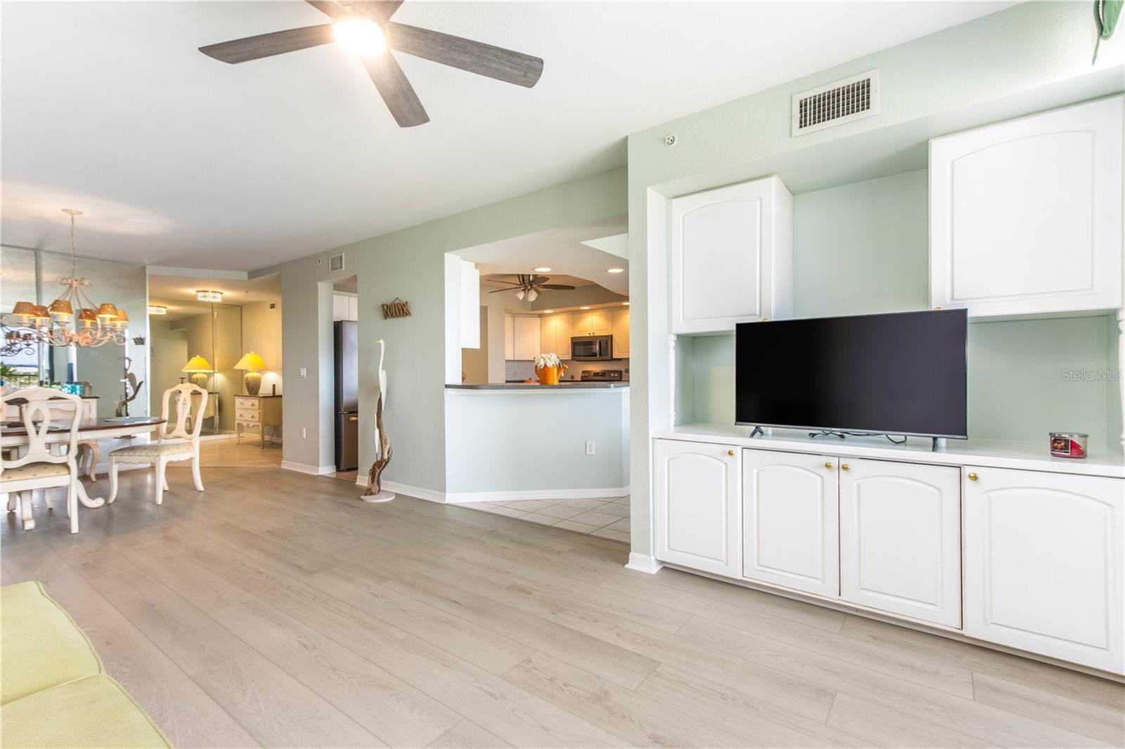 Image 31 of 63 For 670 Island Way 501