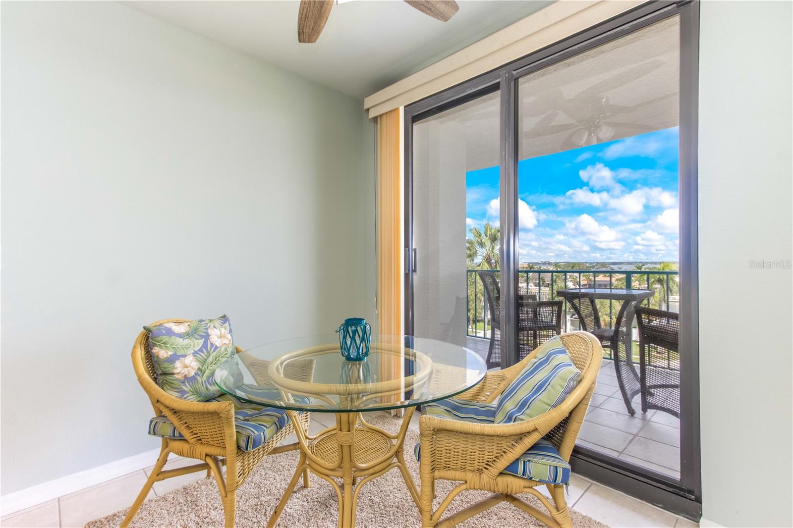 Image 32 of 63 For 670 Island Way 501