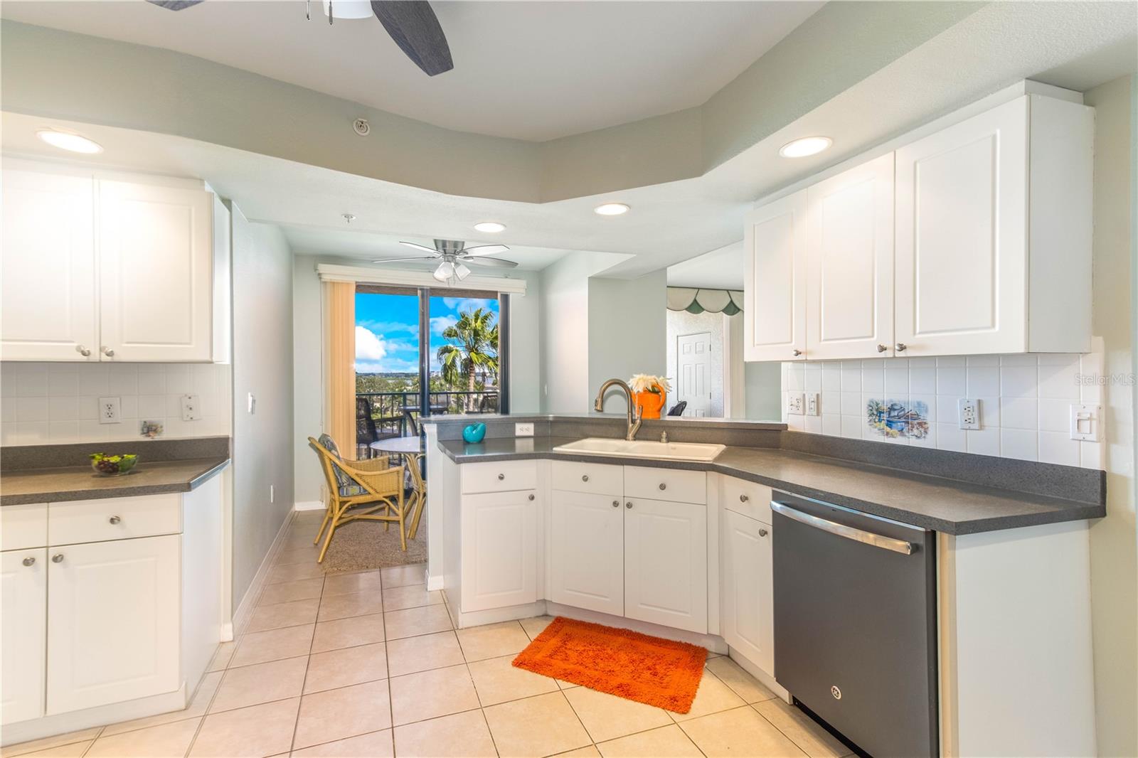 Image 35 of 63 For 670 Island Way 501