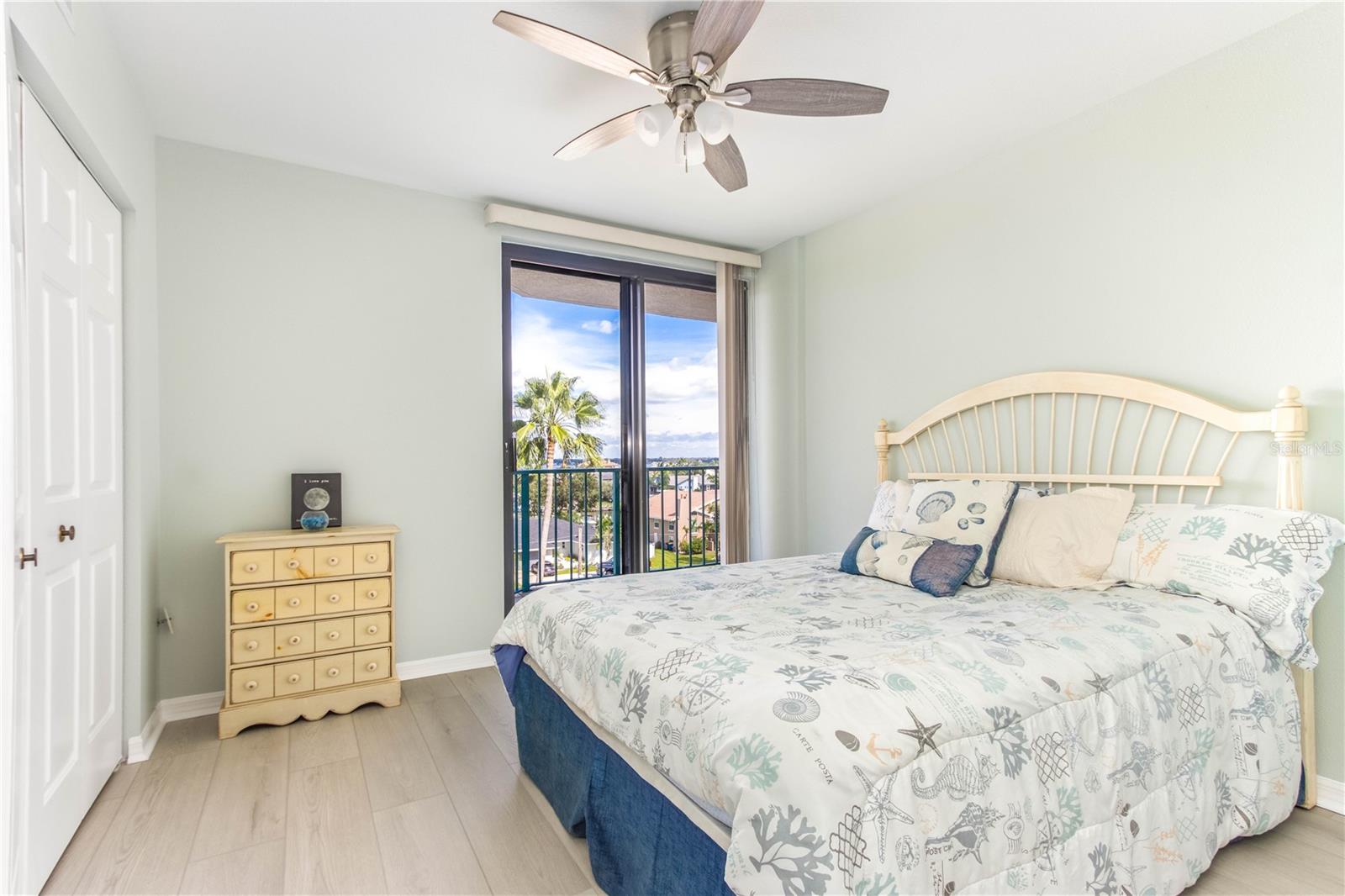 Image 39 of 63 For 670 Island Way 501