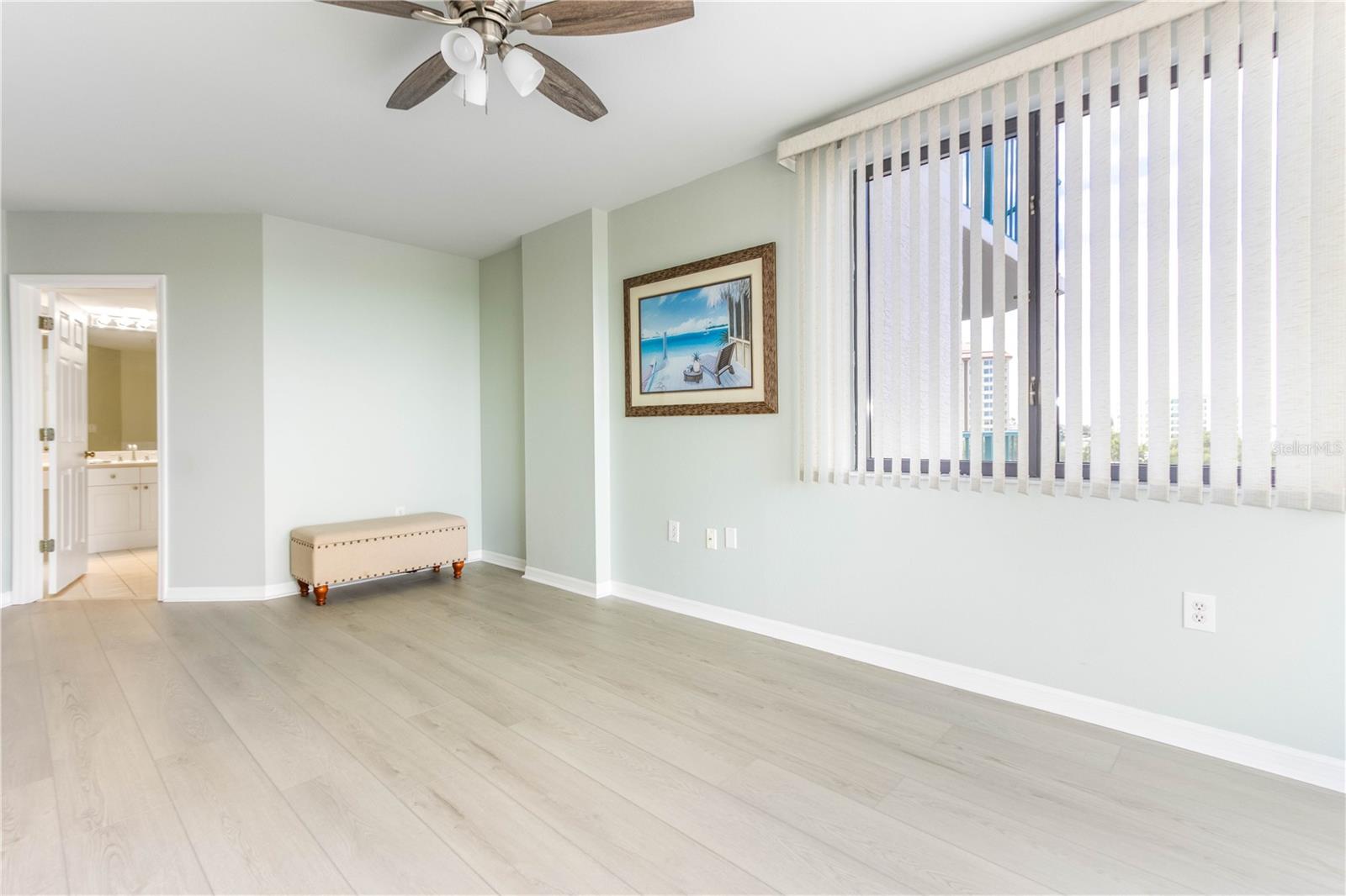 Image 44 of 63 For 670 Island Way 501