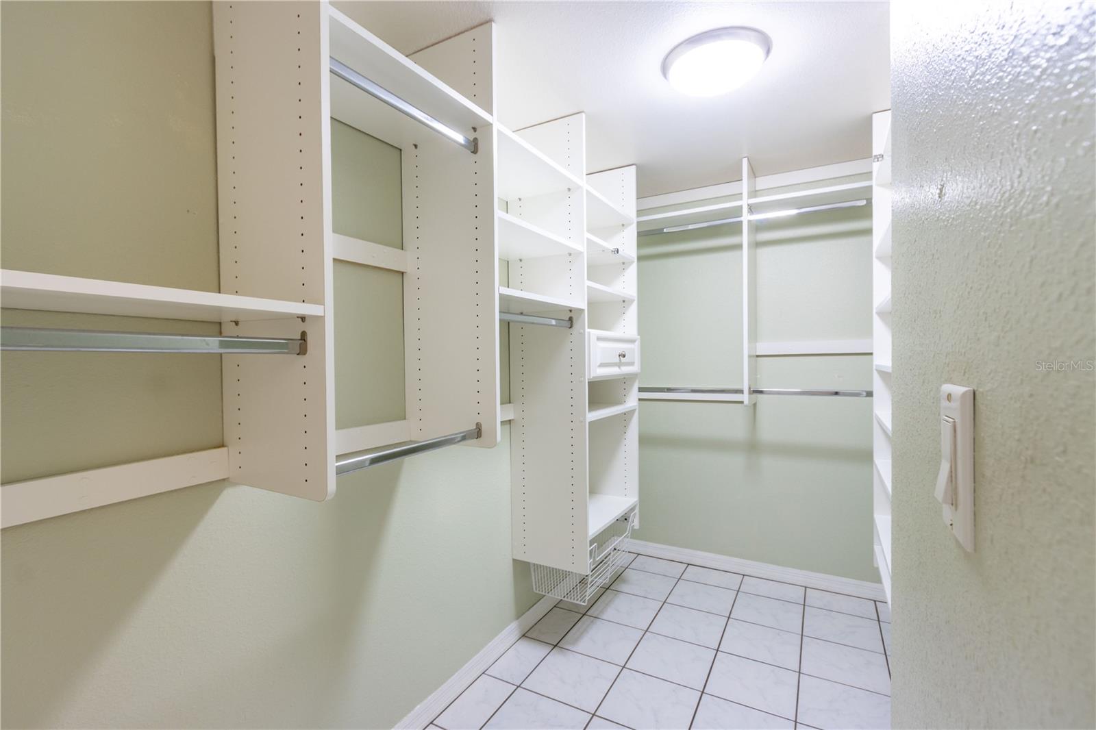 Image 47 of 63 For 670 Island Way 501