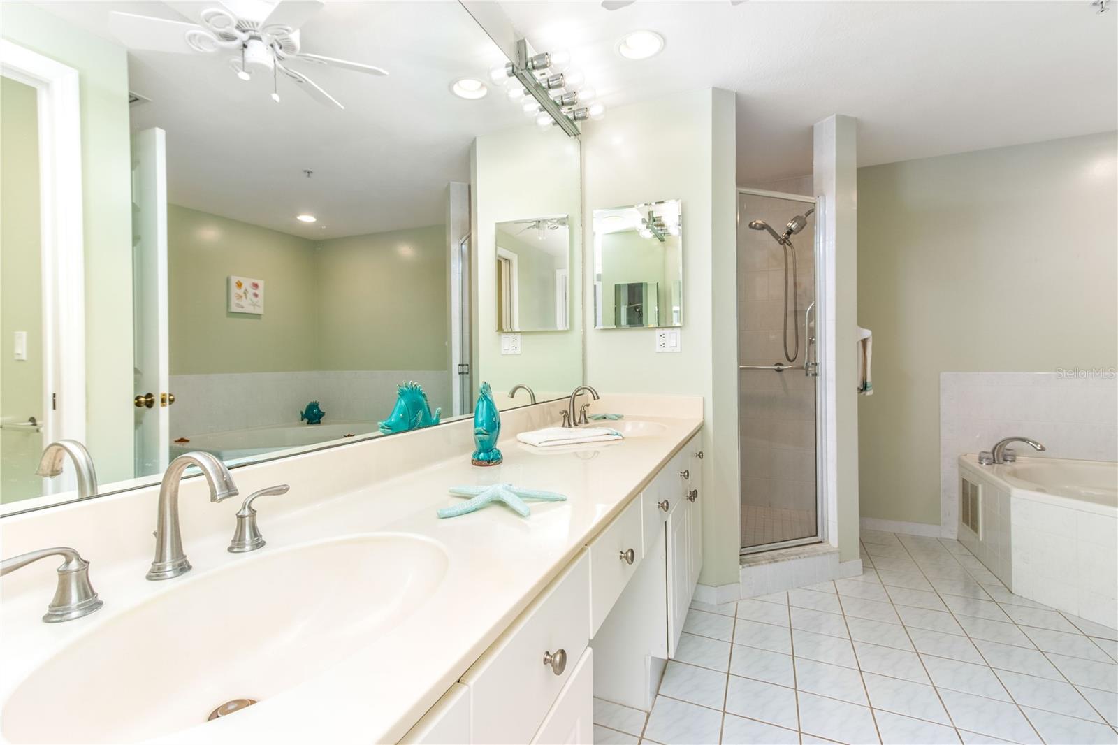 Image 48 of 63 For 670 Island Way 501