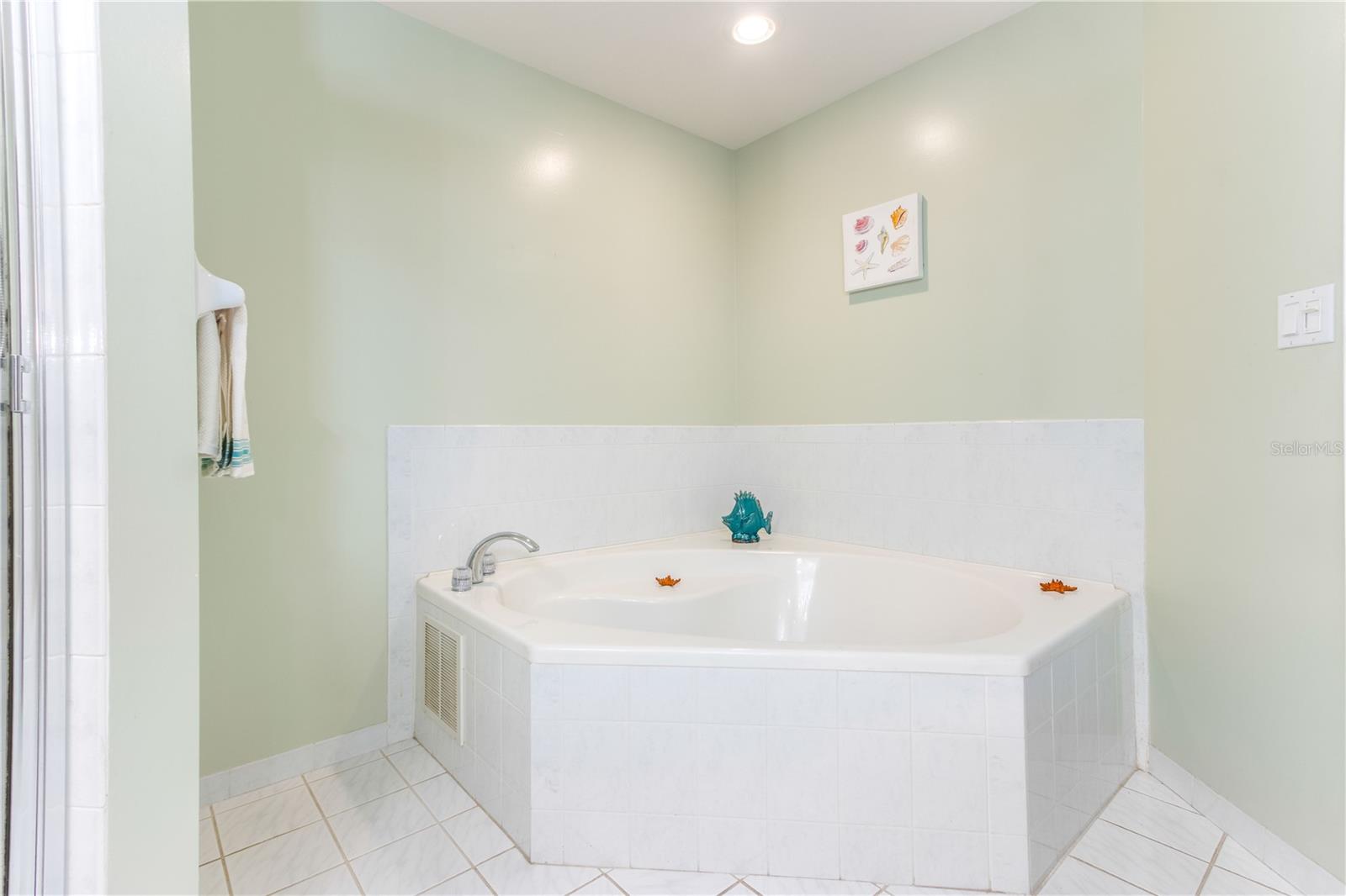 Image 49 of 63 For 670 Island Way 501