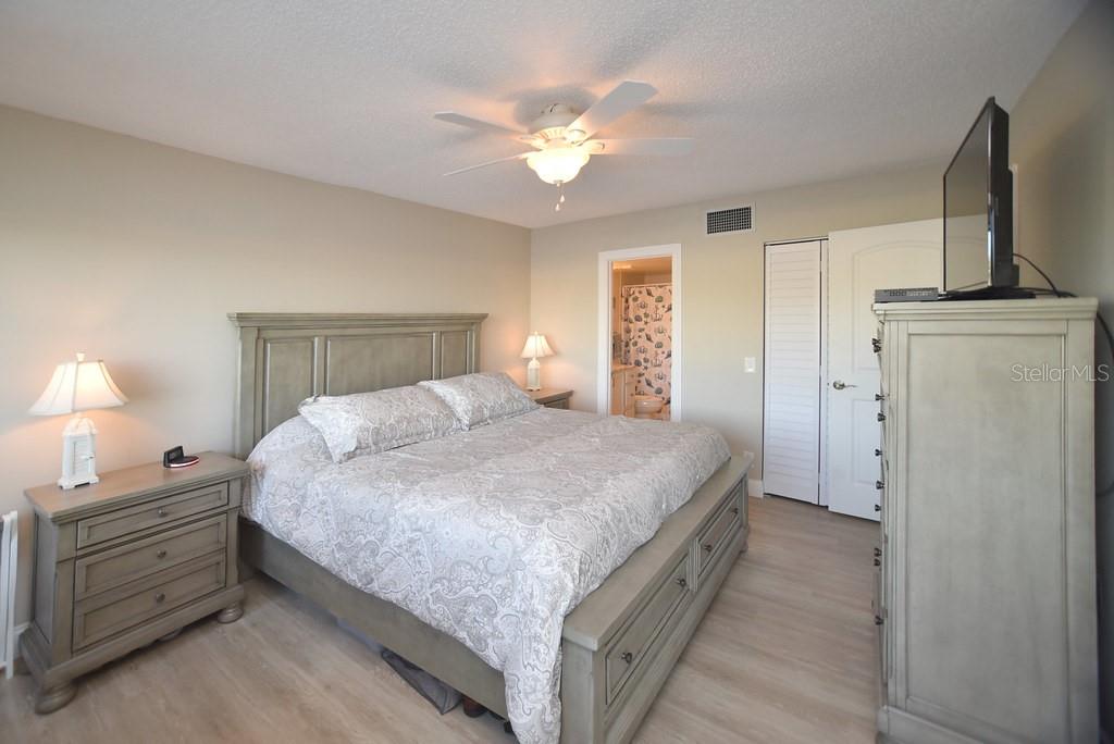 Image 8 of 53 For 6294 Bahia Del Mar Circle 207