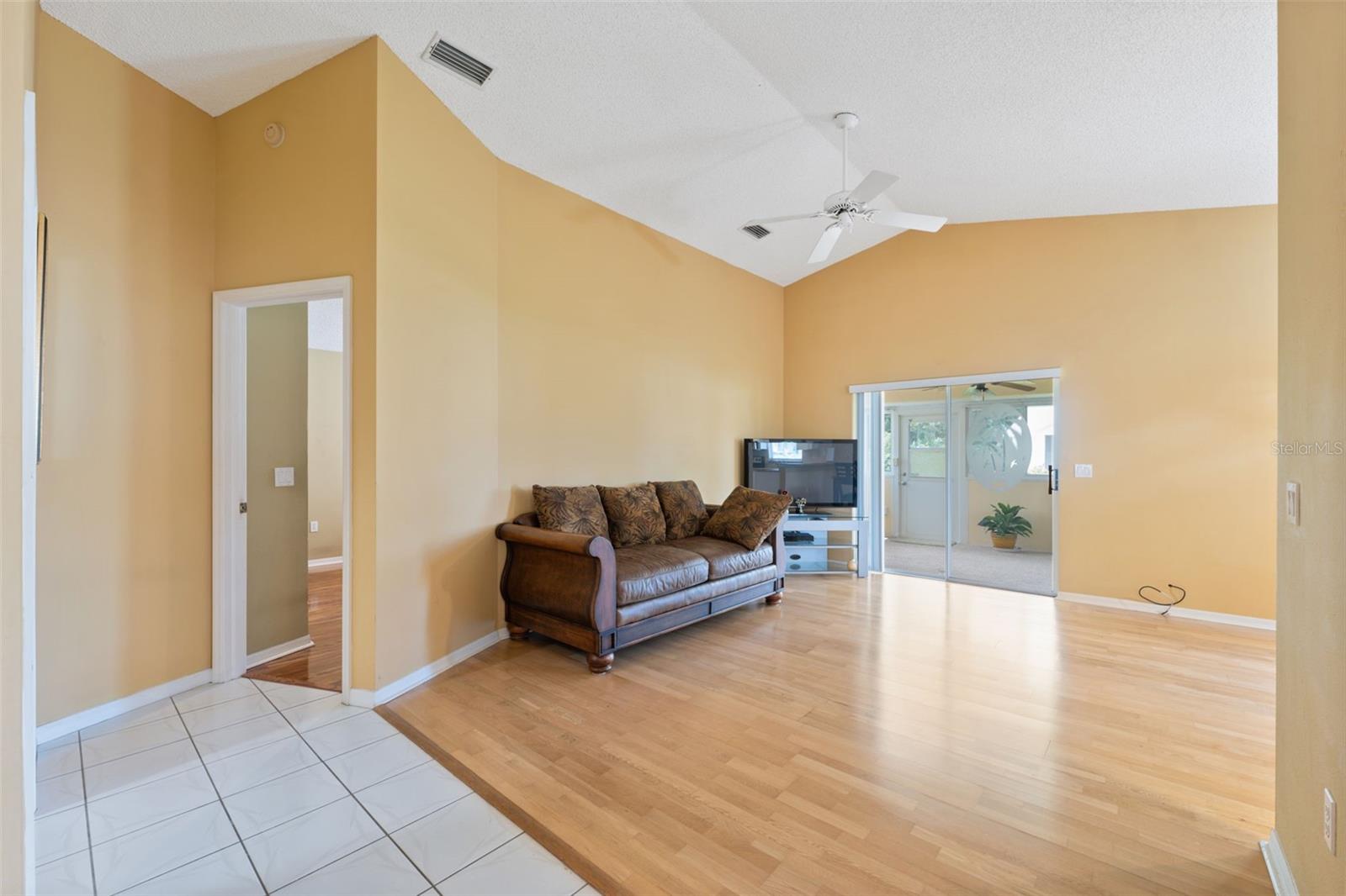 Image 7 of 32 For 4432 Whitton Way