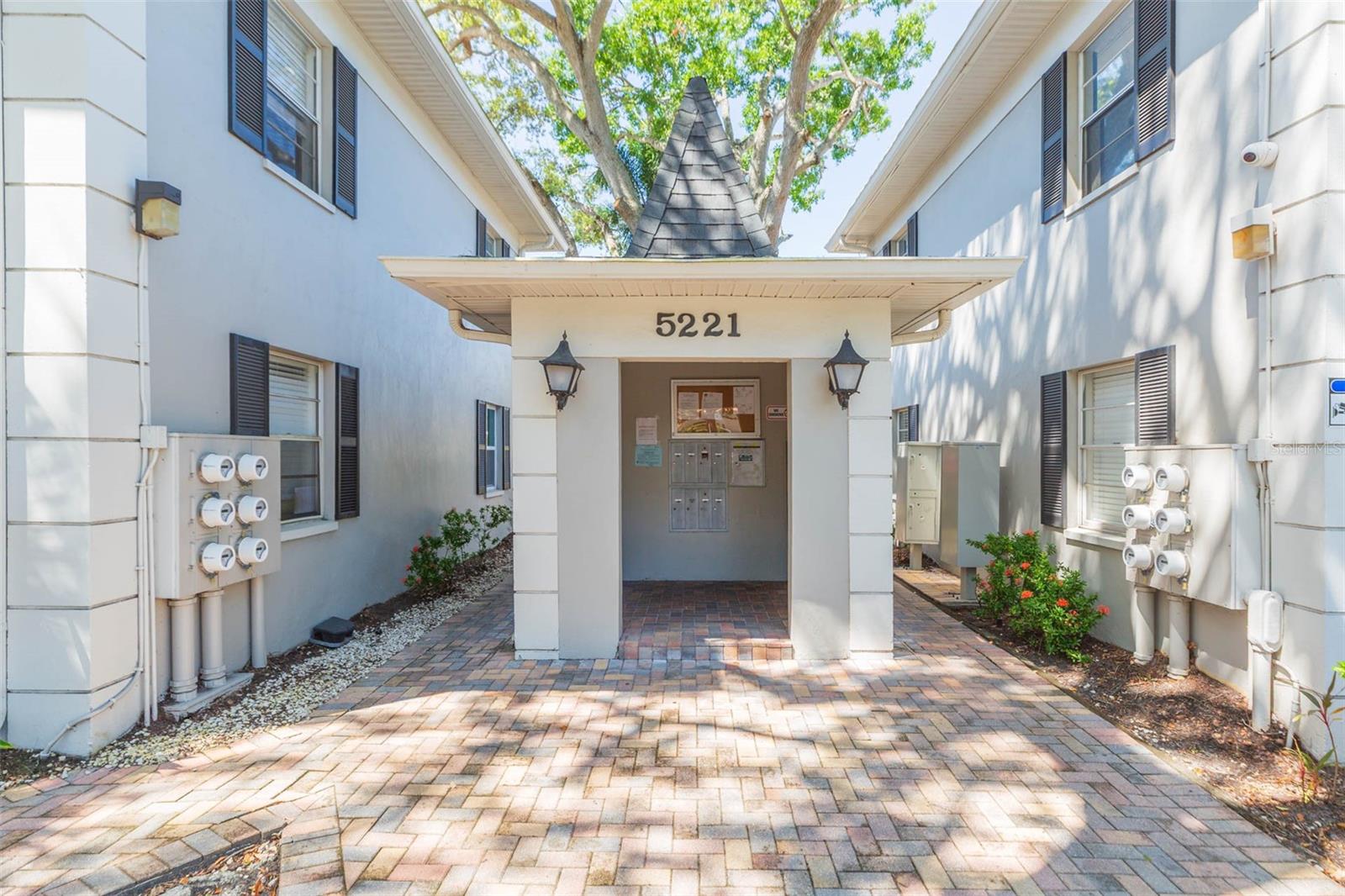 Image 2 of 21 For 5221 Bayshore Boulevard 34