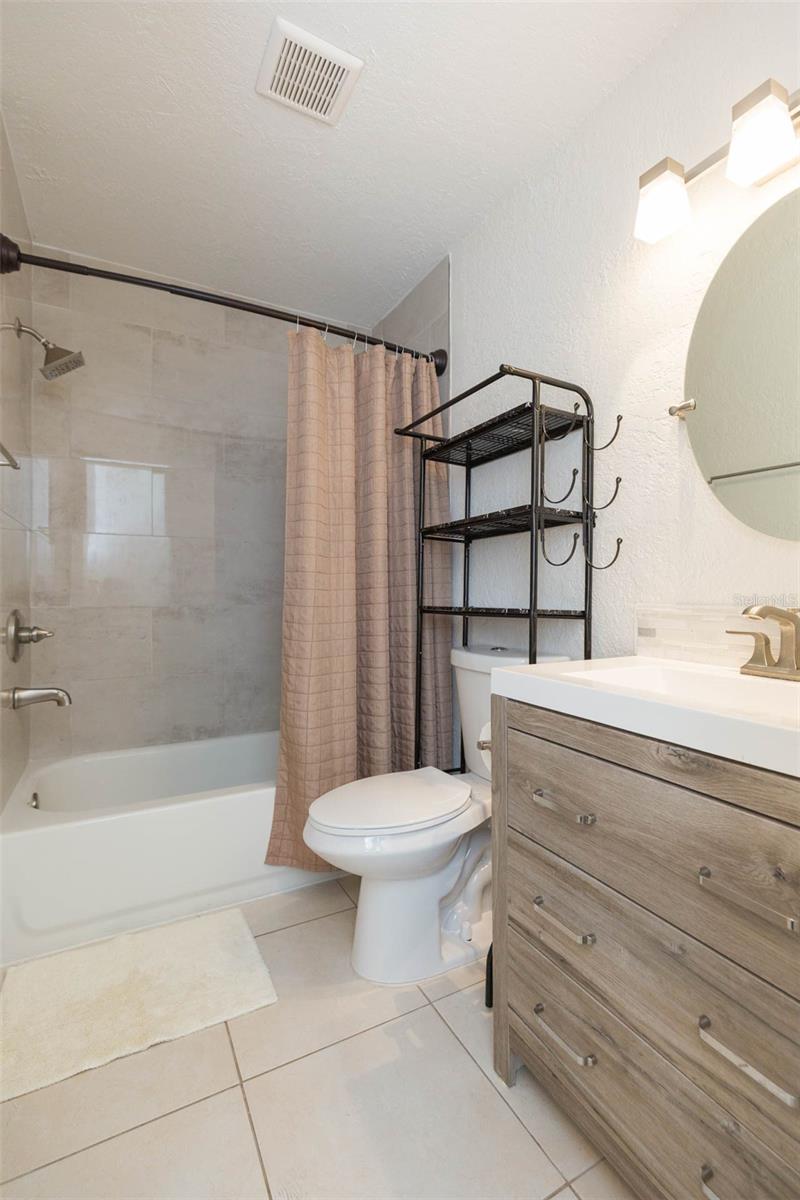 Image 26 of 36 For 5221 Bayshore Boulevard 34