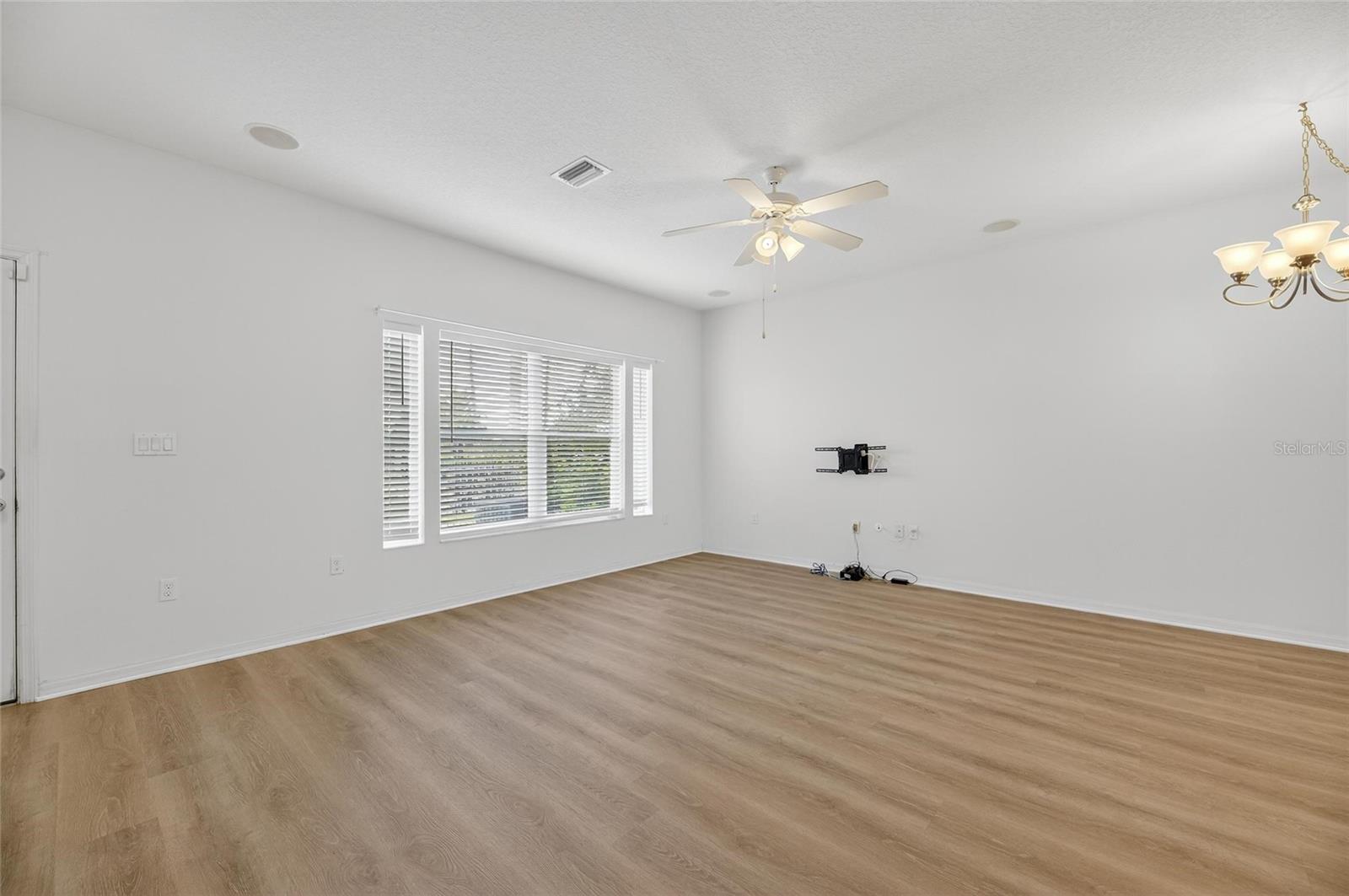 Image 8 of 46 For 1275 Drew Street
